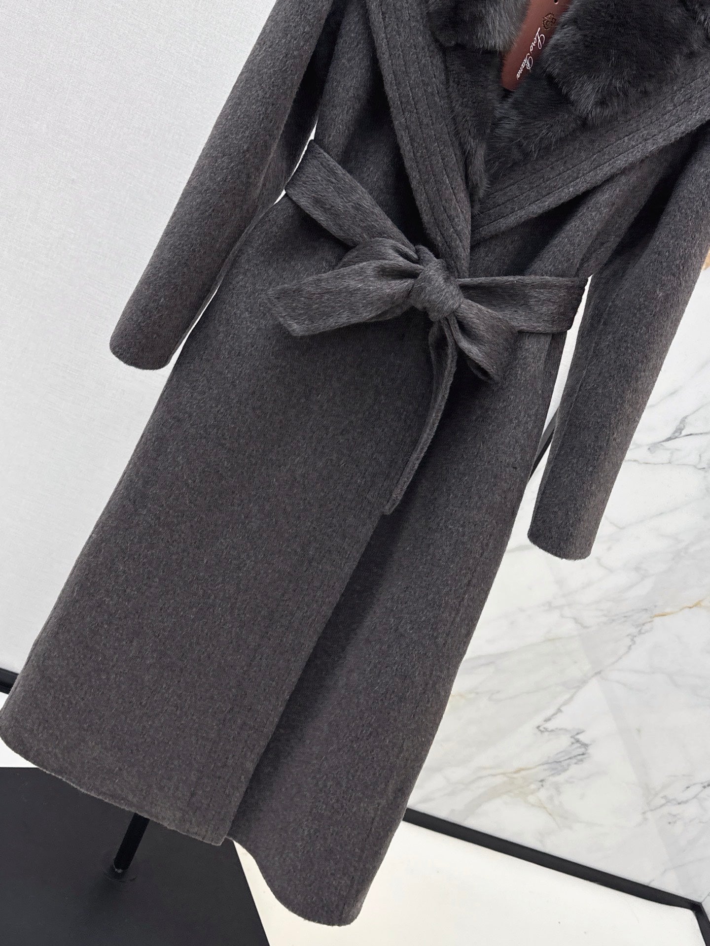 Lor 25 Fake two-piece mink and camel hair long coat