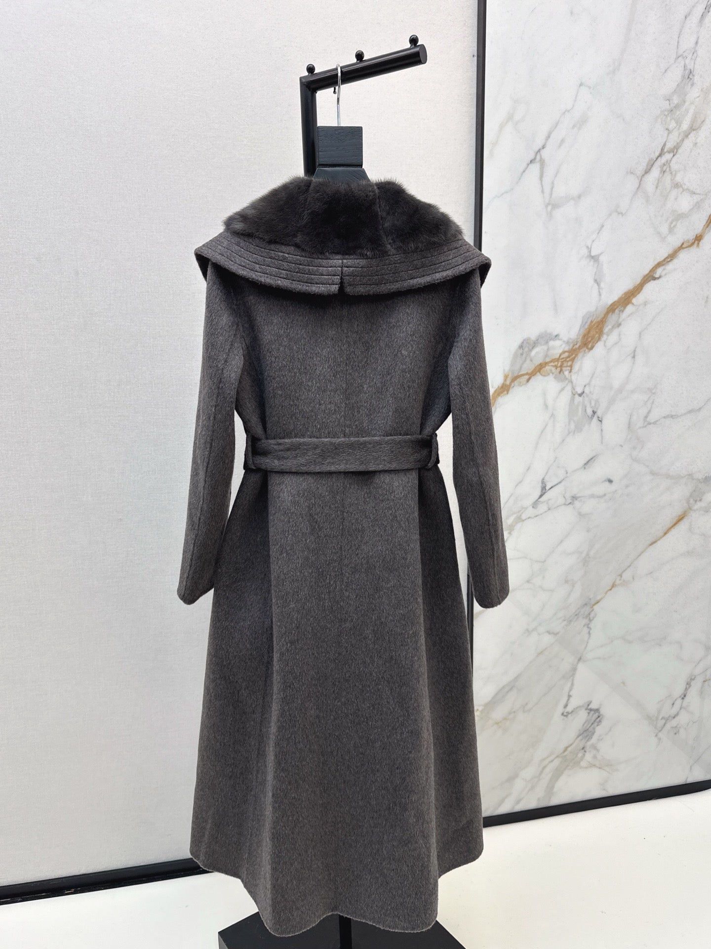 Lor 25 Fake two-piece mink and camel hair long coat