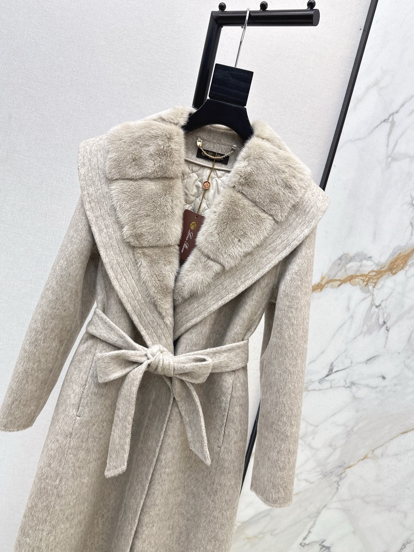 Lor 25 Fake two-piece mink and camel hair long coat