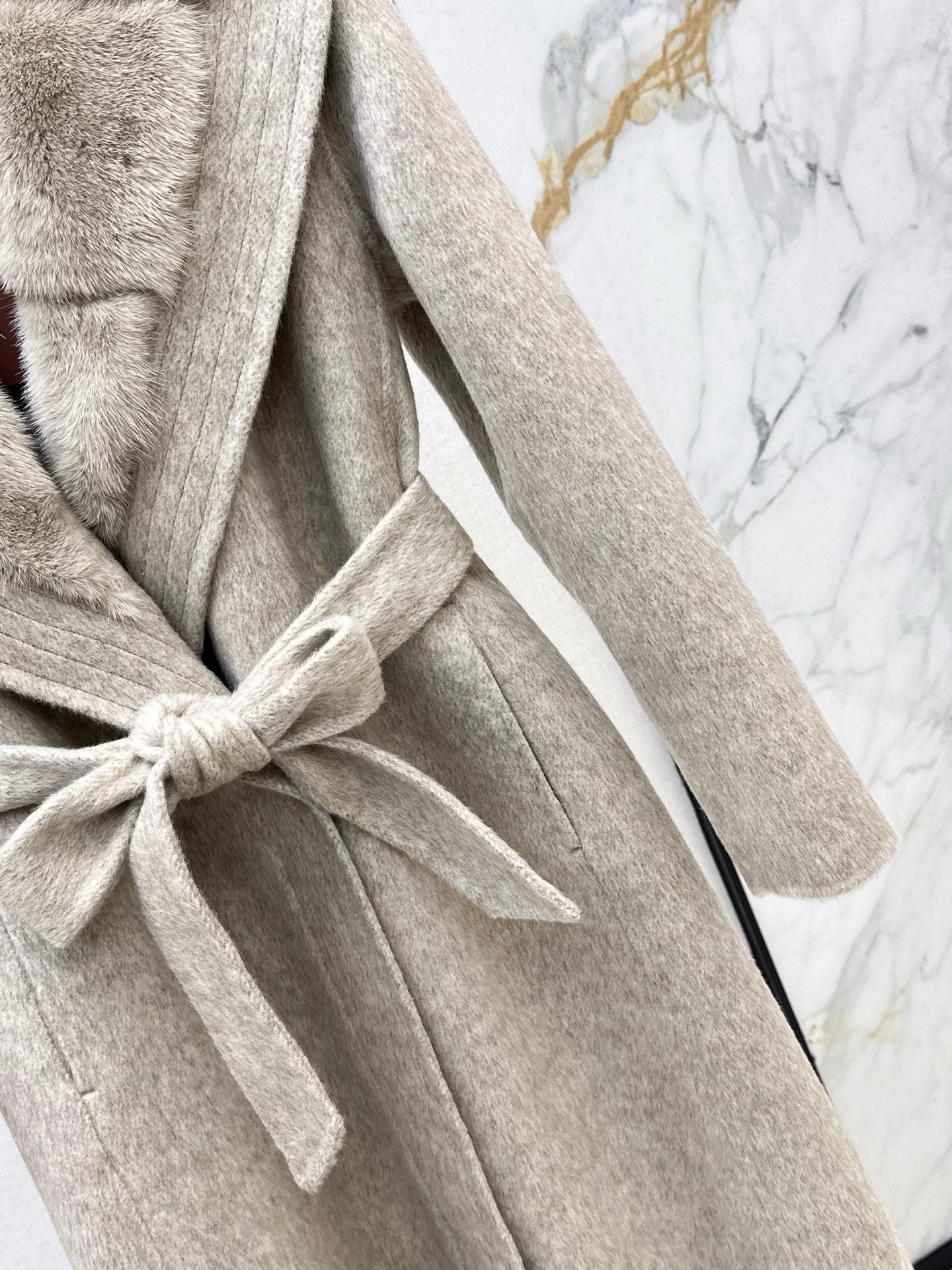 Lor 25 Fake two-piece mink and camel hair long coat