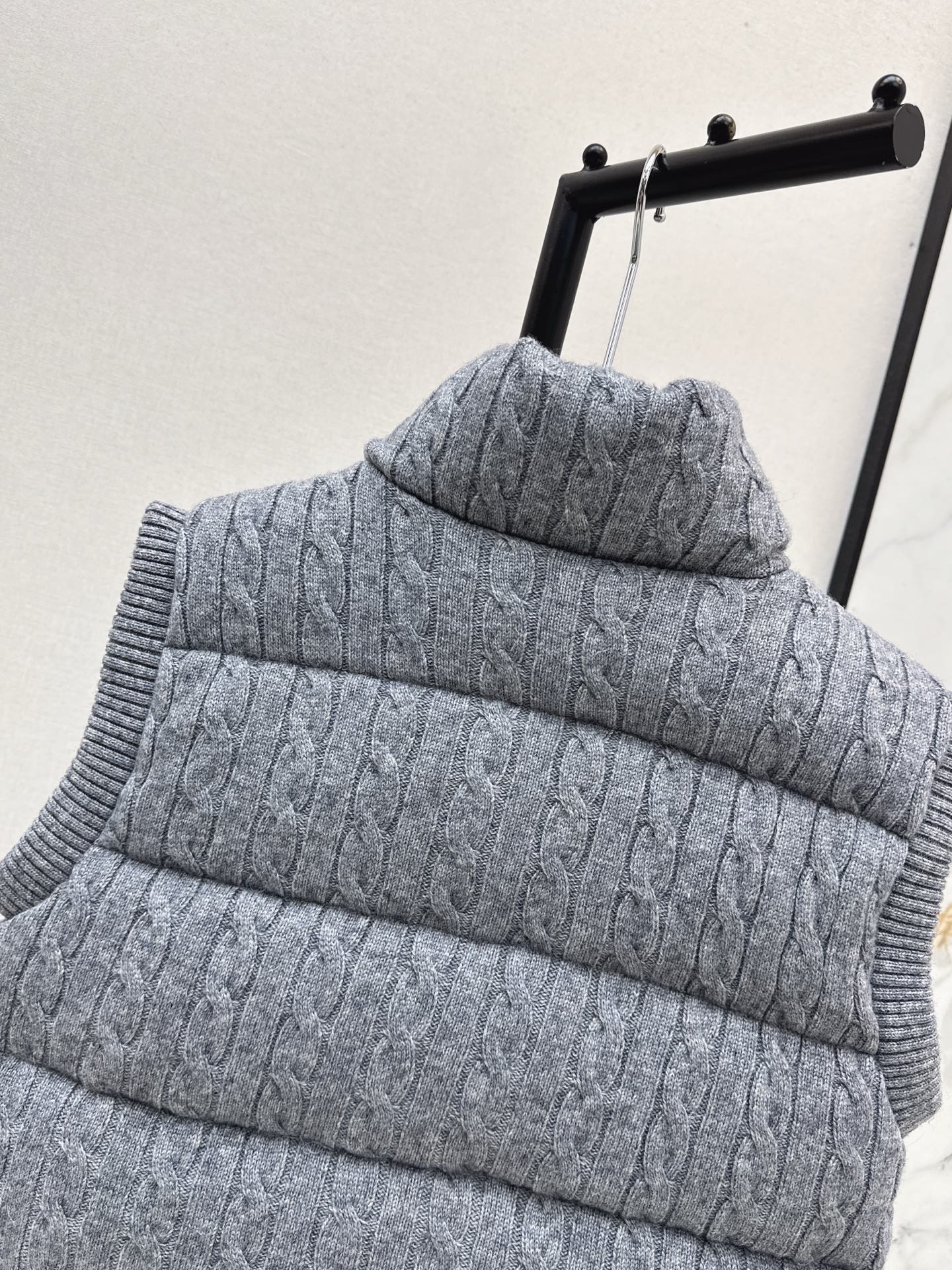 Ra 25 New wool braided knitted down vest