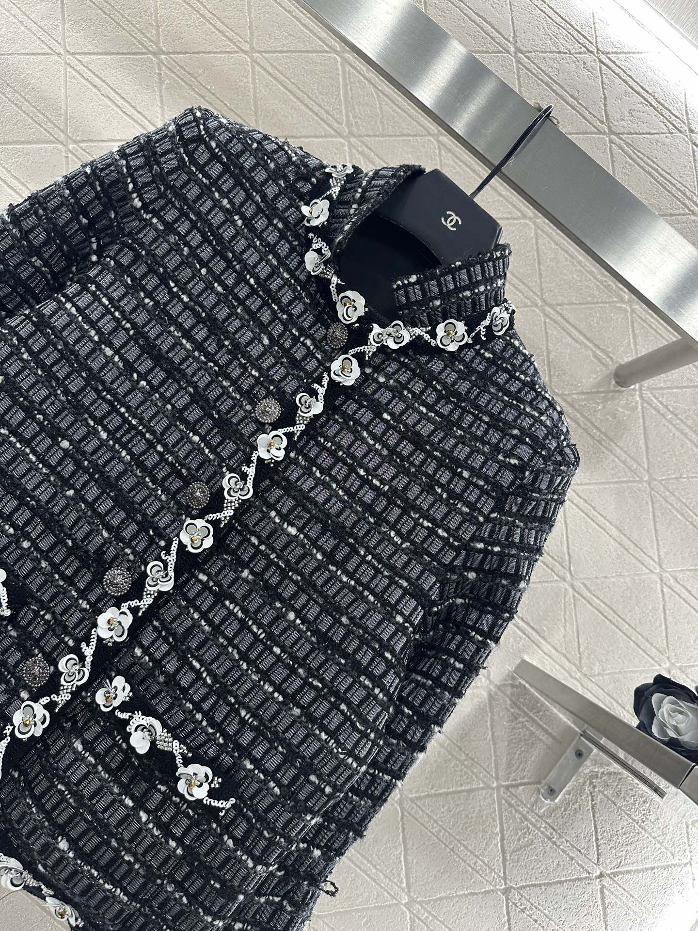 C 25 Beaded sequined edging jacket