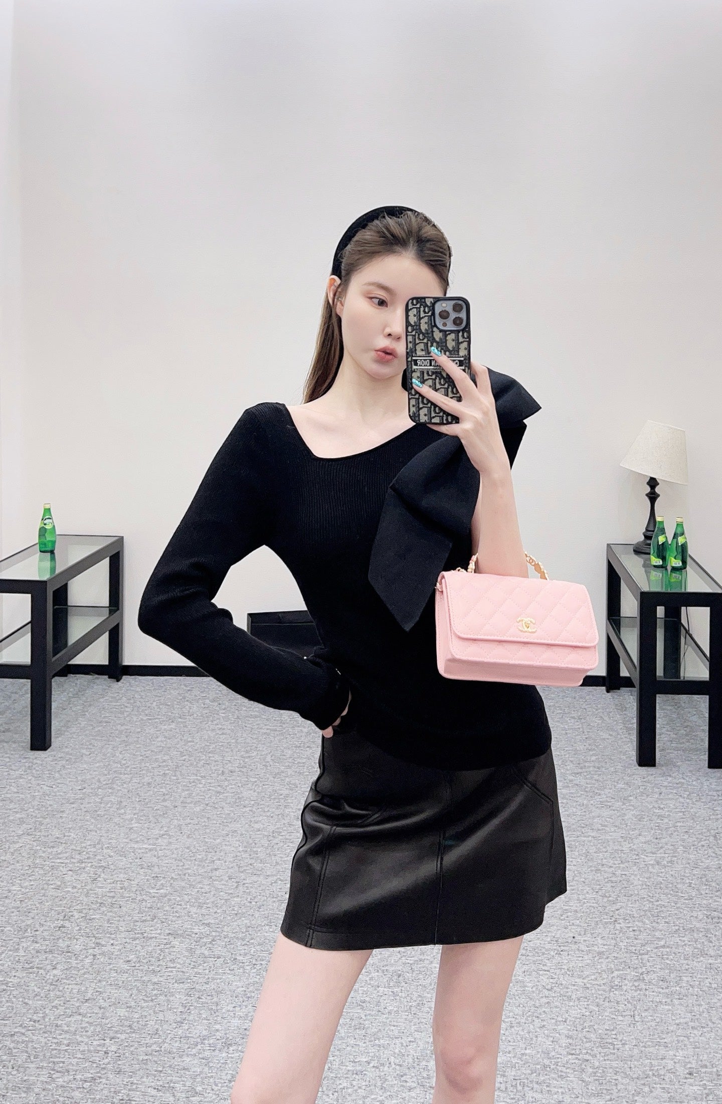 C 25 One-sleeved bow-knit wool top