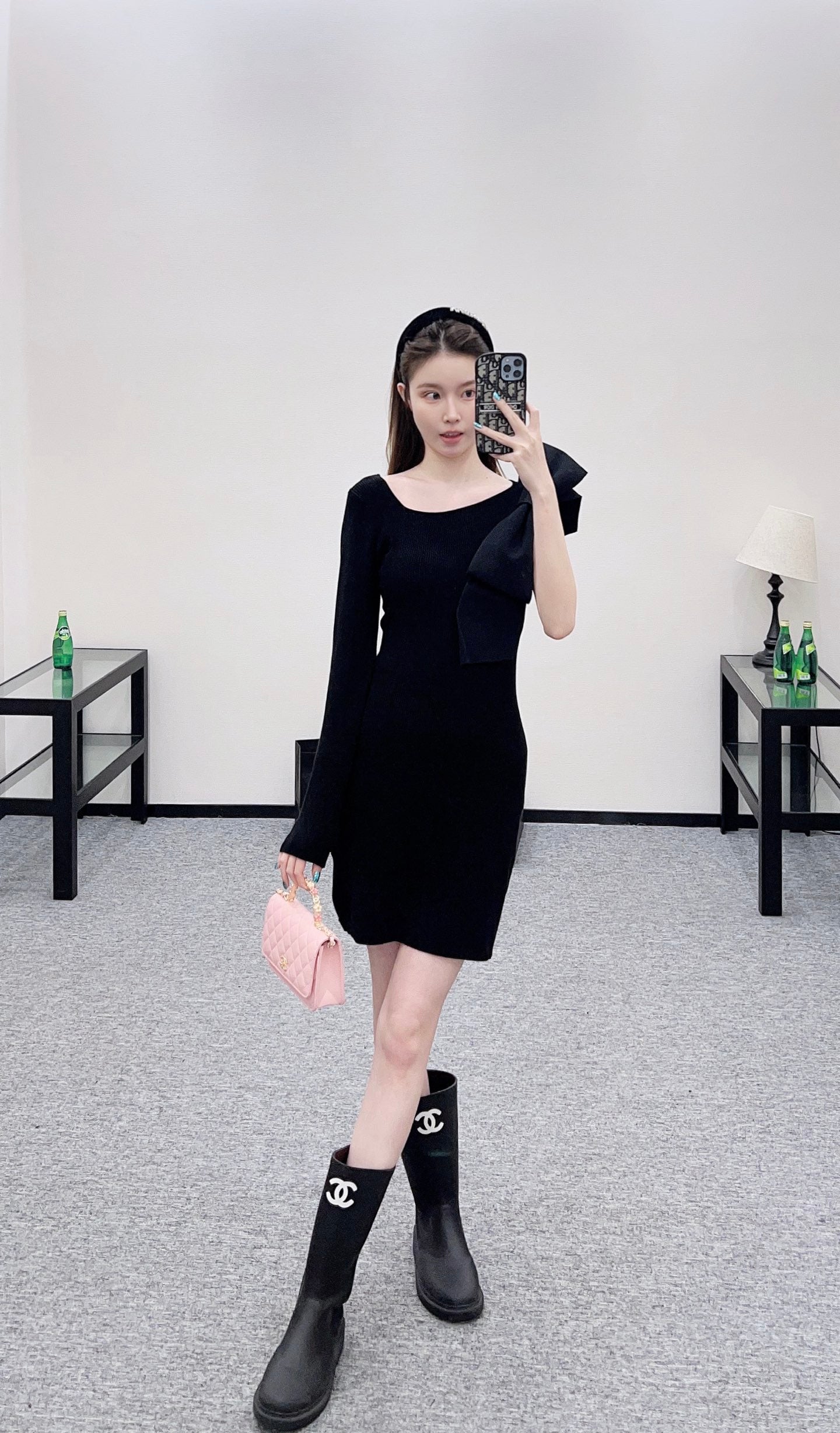 C 25 One-sleeve bow-knit wool dress