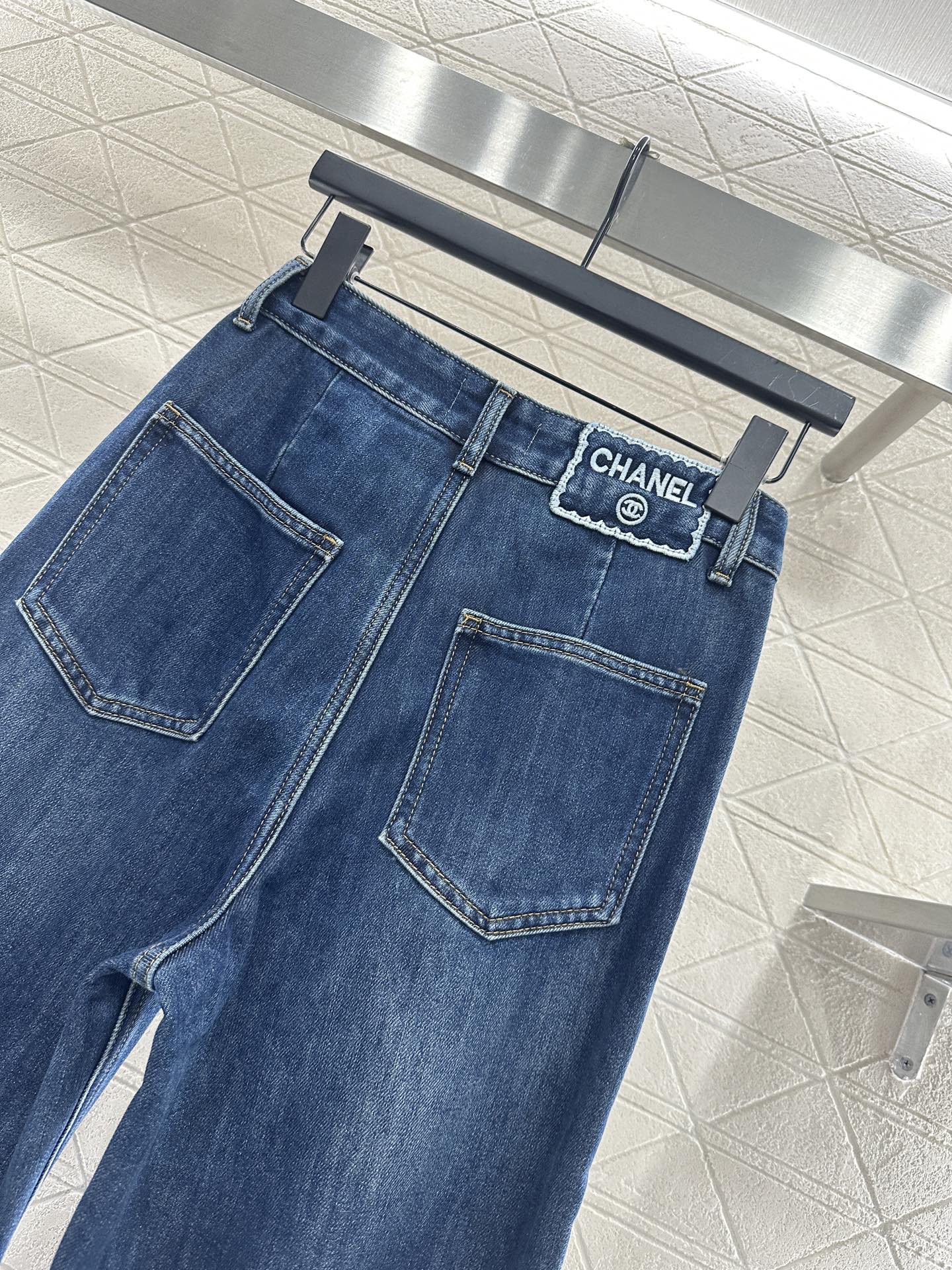 C 25 wide-leg jeans