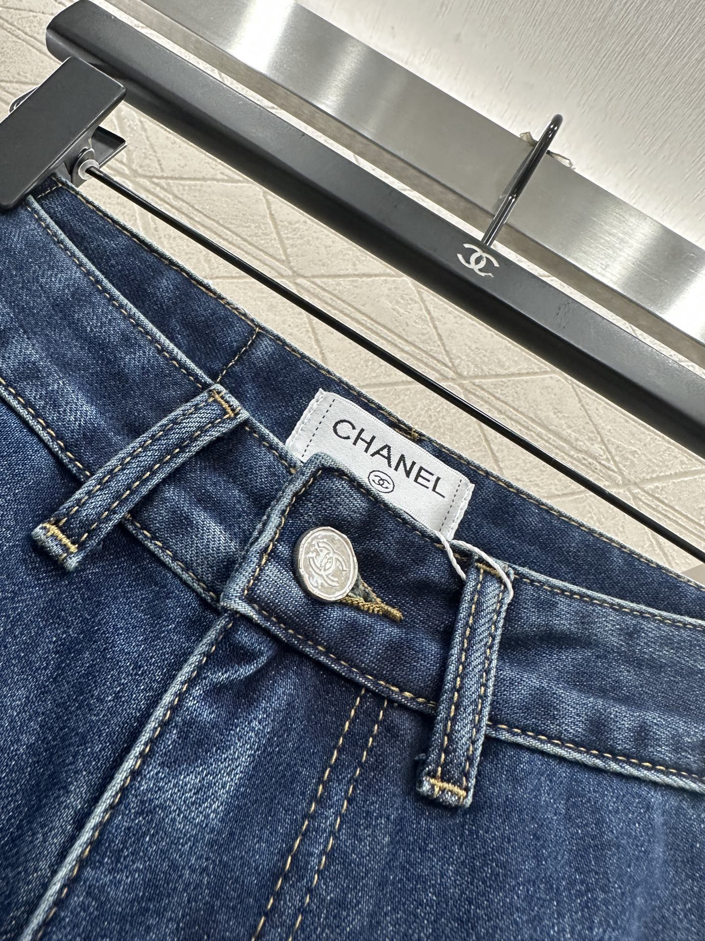 C 25 wide-leg jeans