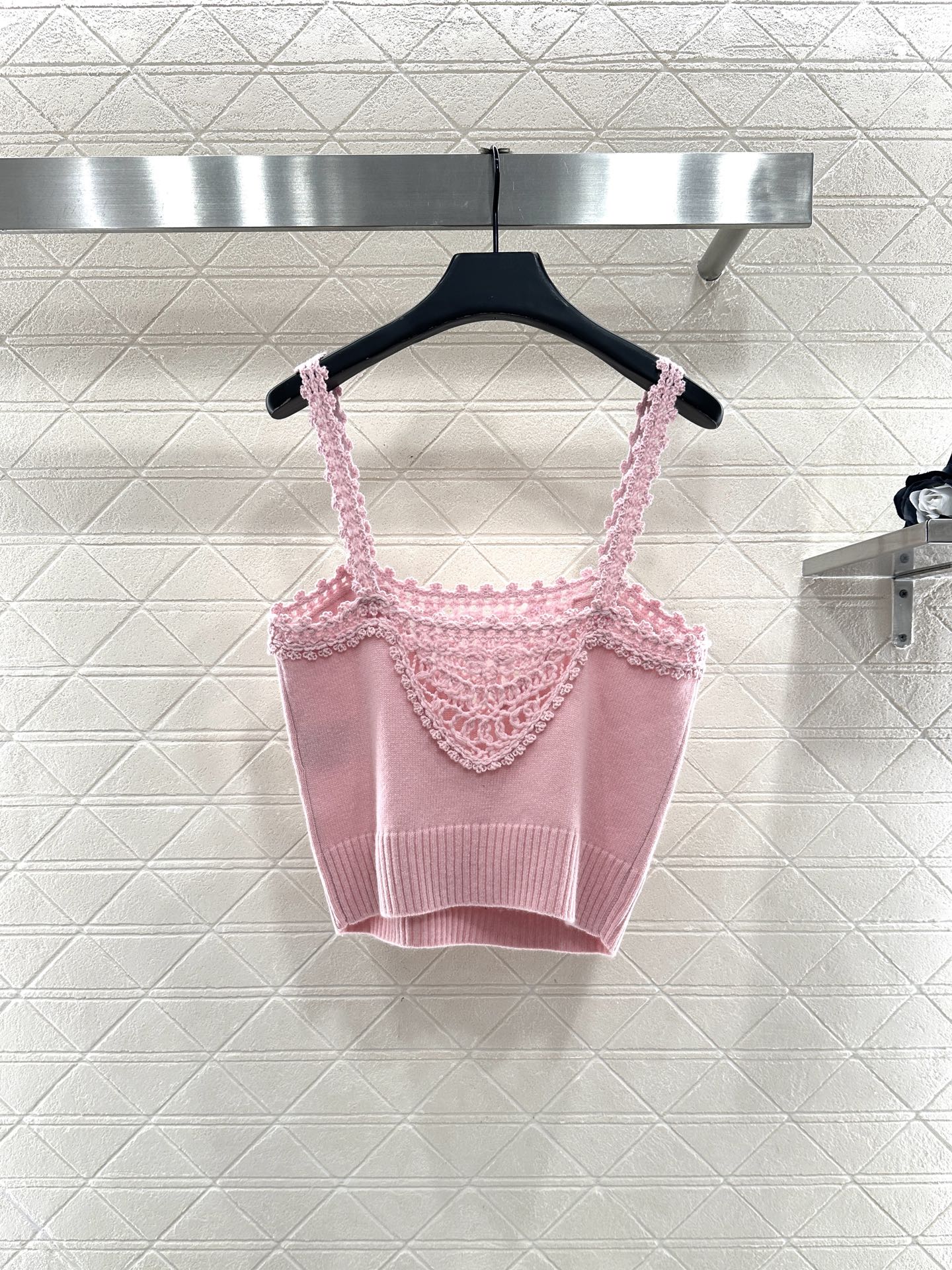 C 25 Lace-knit wool suspenders