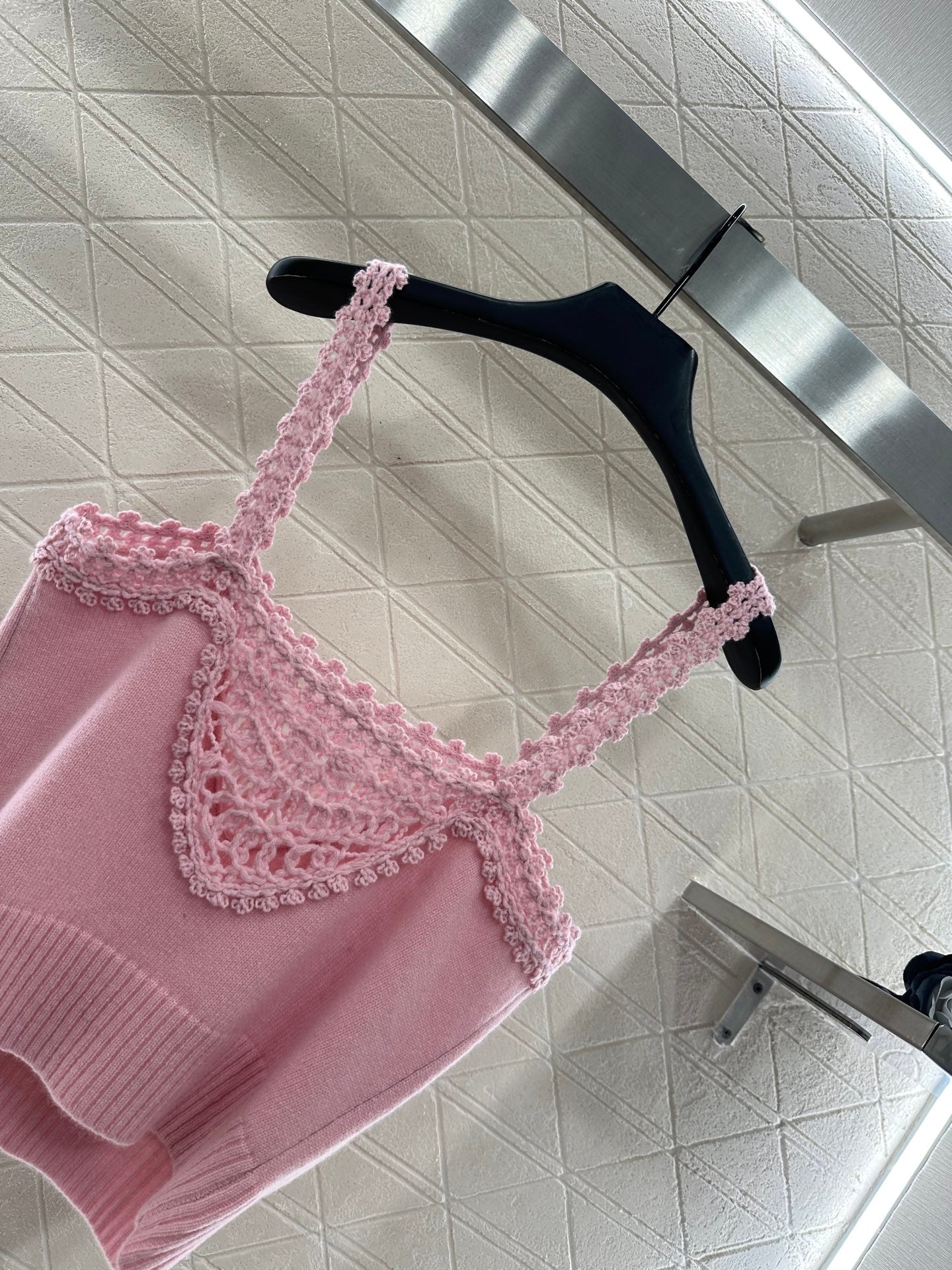 C 25 Lace-knit wool suspenders