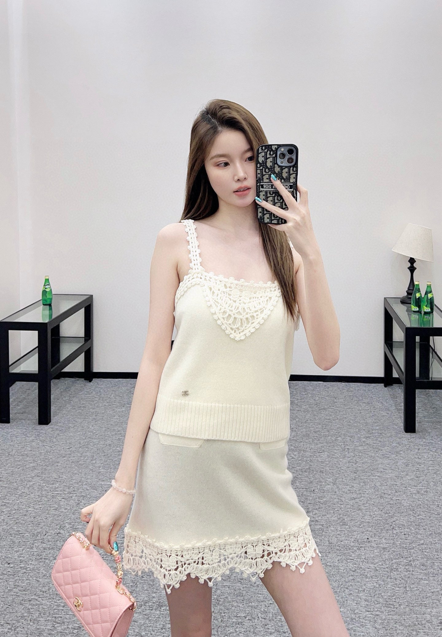 C 25 Lace-knit wool suspenders