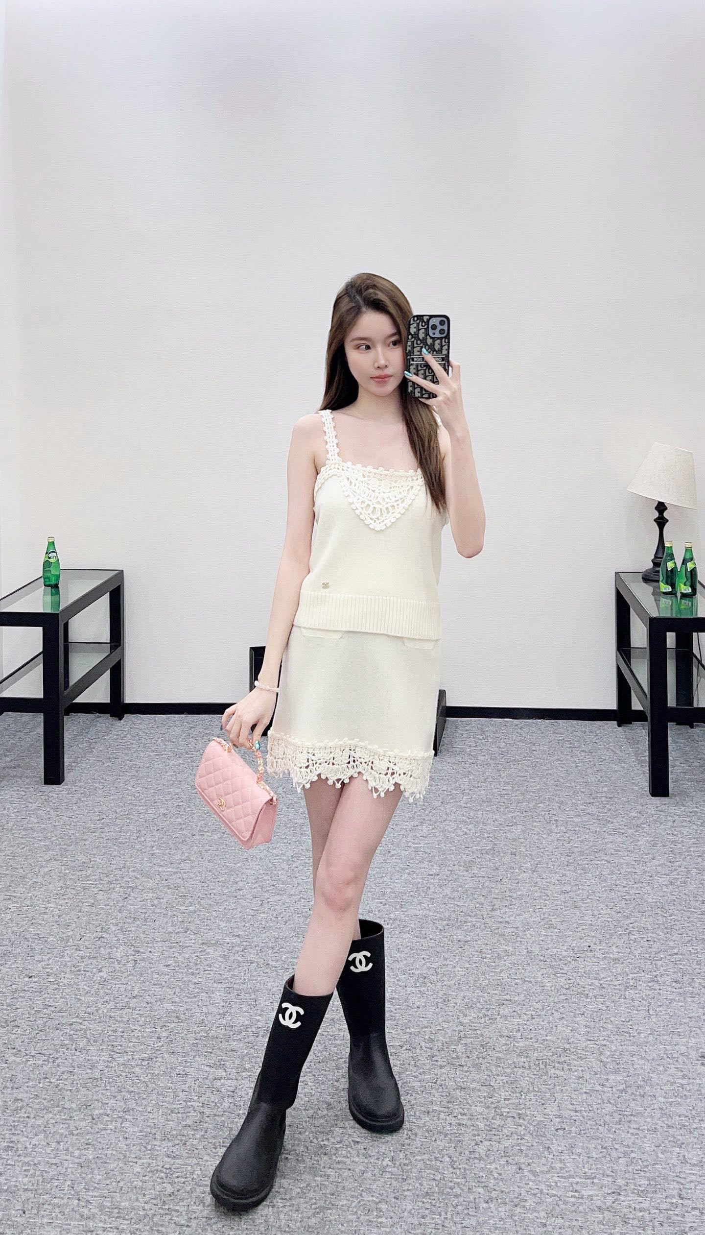 C 25 Lace-knit wool suspenders