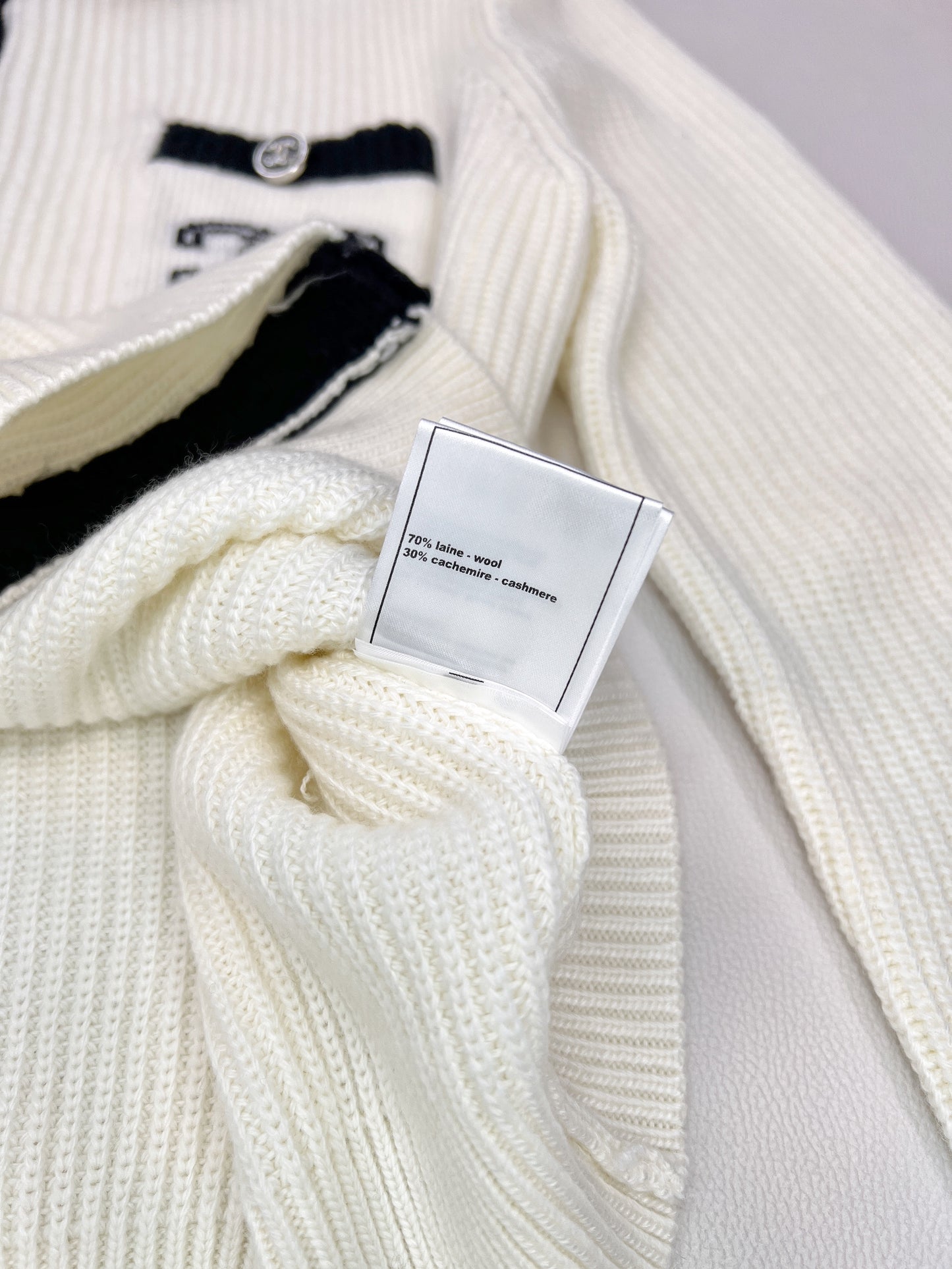 C 25 Lapel wool and cashmere cardigan