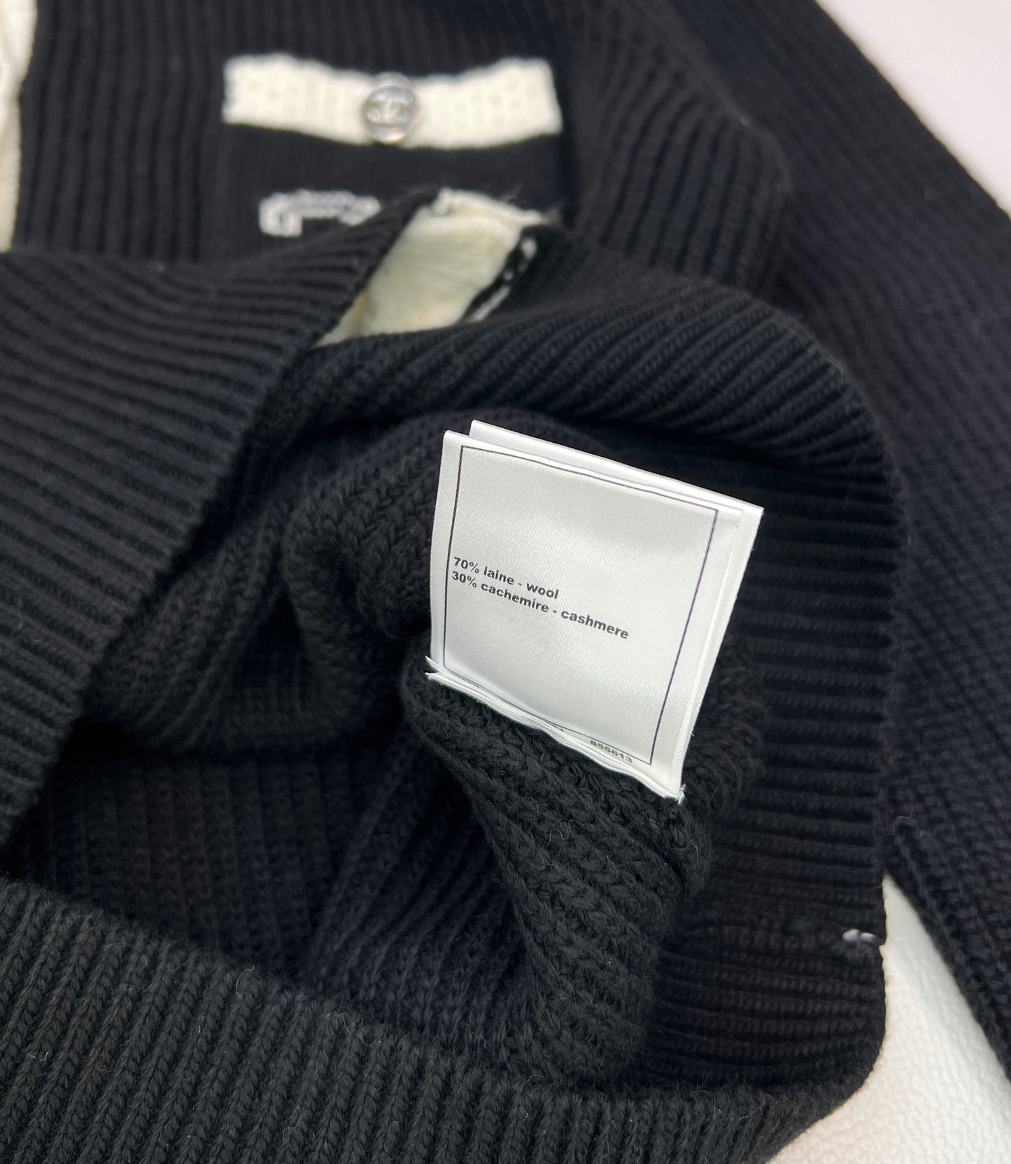 C 25 Lapel wool and cashmere cardigan