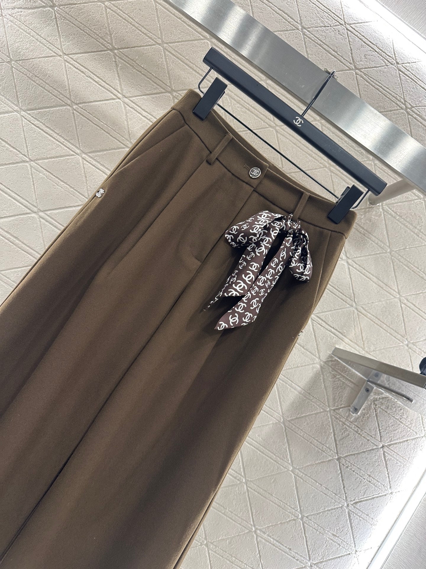 C 25 Scarf wide-leg trousers