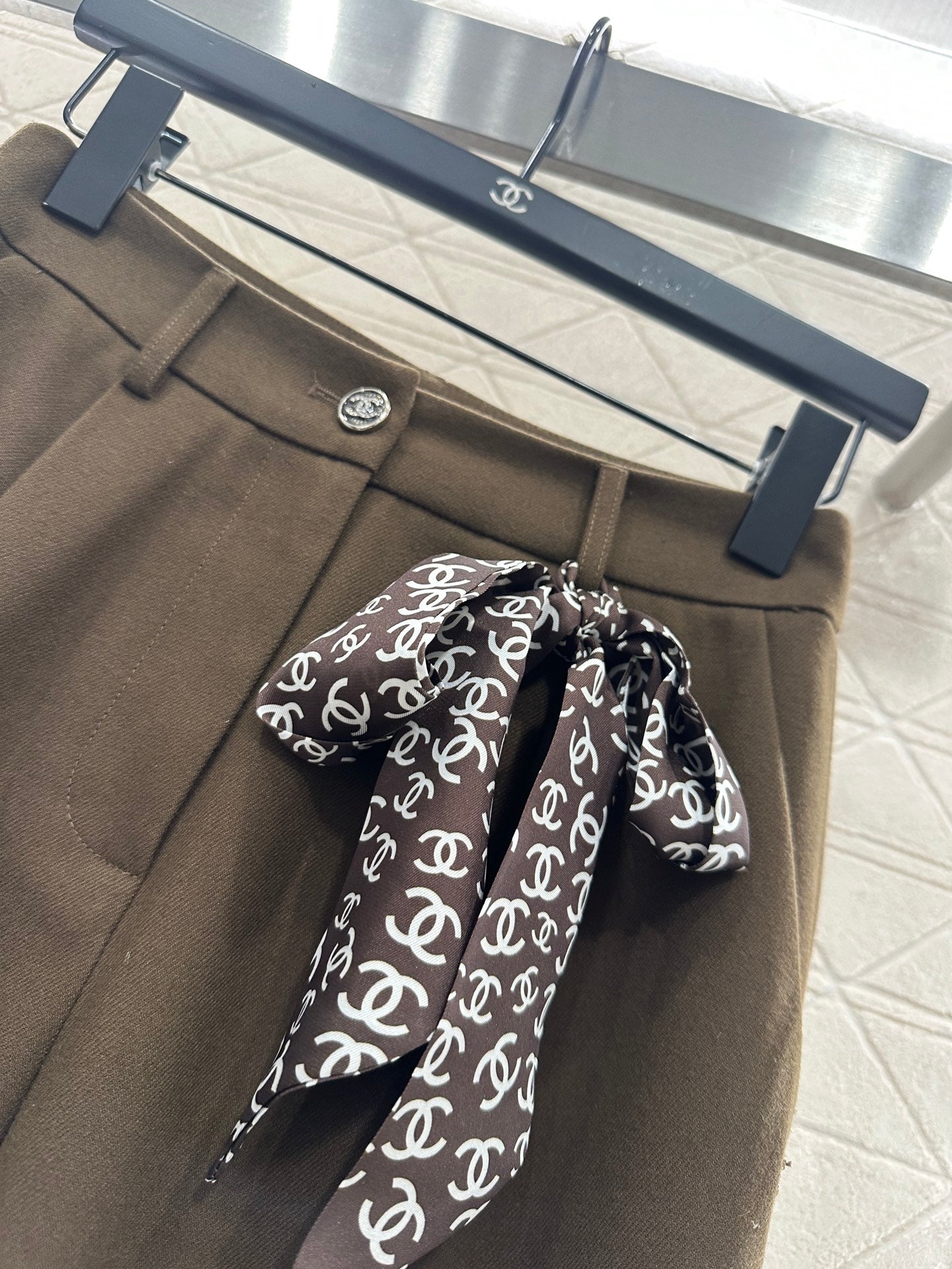 C 25 Scarf wide-leg trousers