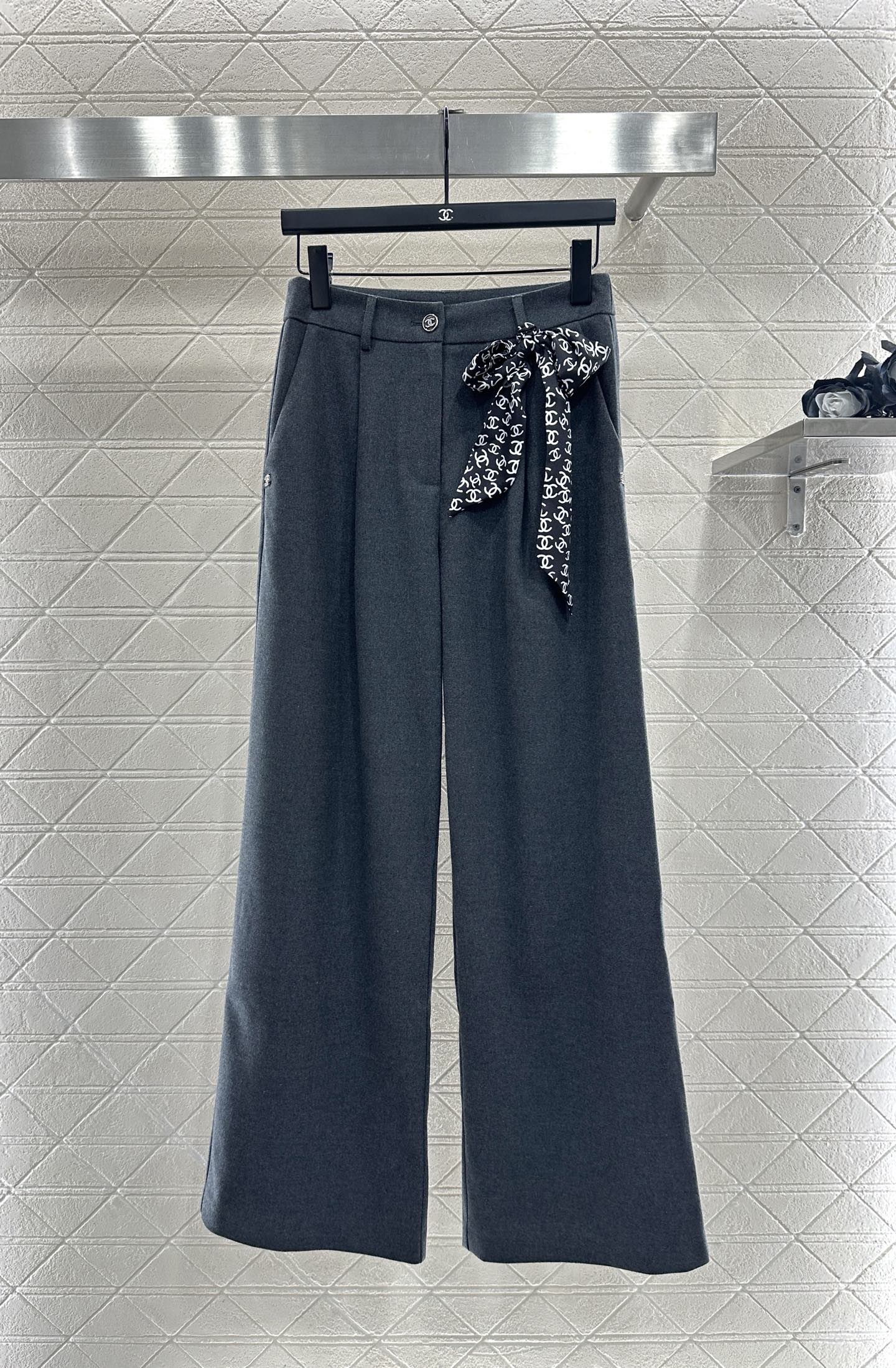C 25 Scarf wide-leg trousers