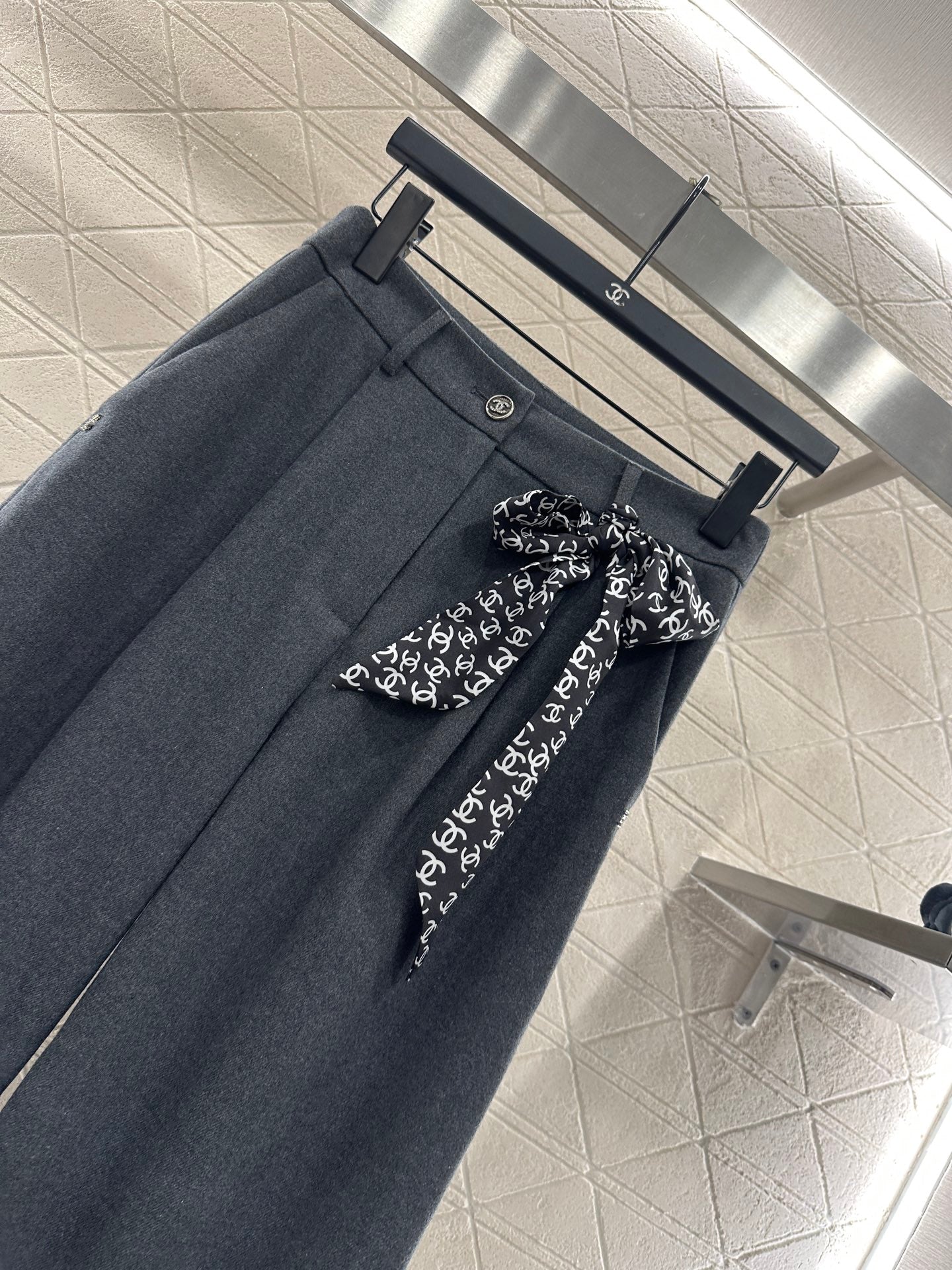 C 25 Scarf wide-leg trousers