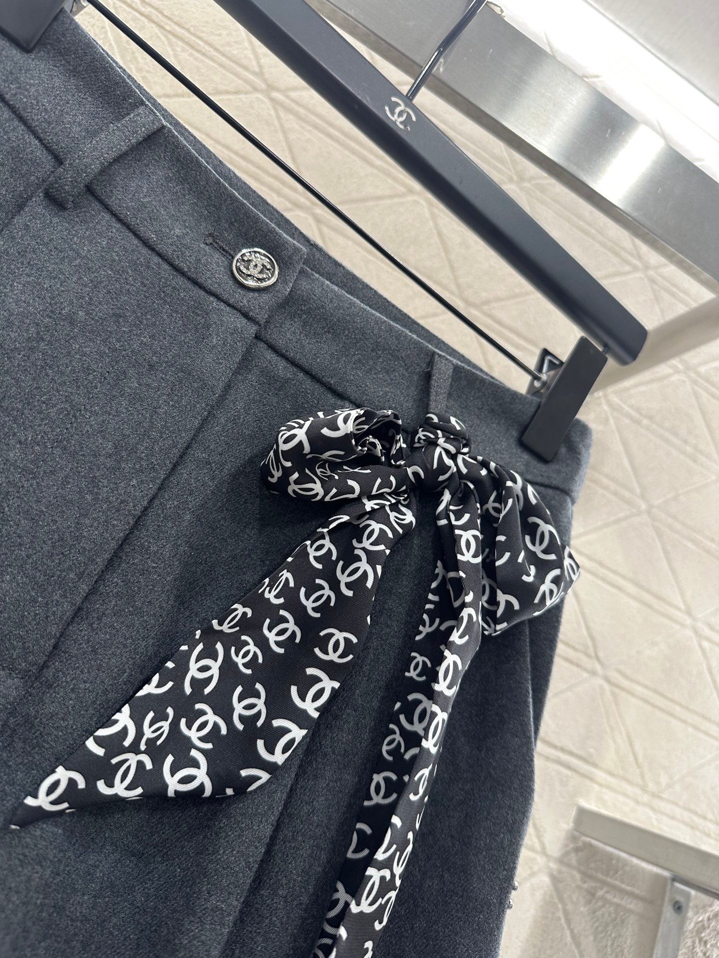 C 25 Scarf wide-leg trousers