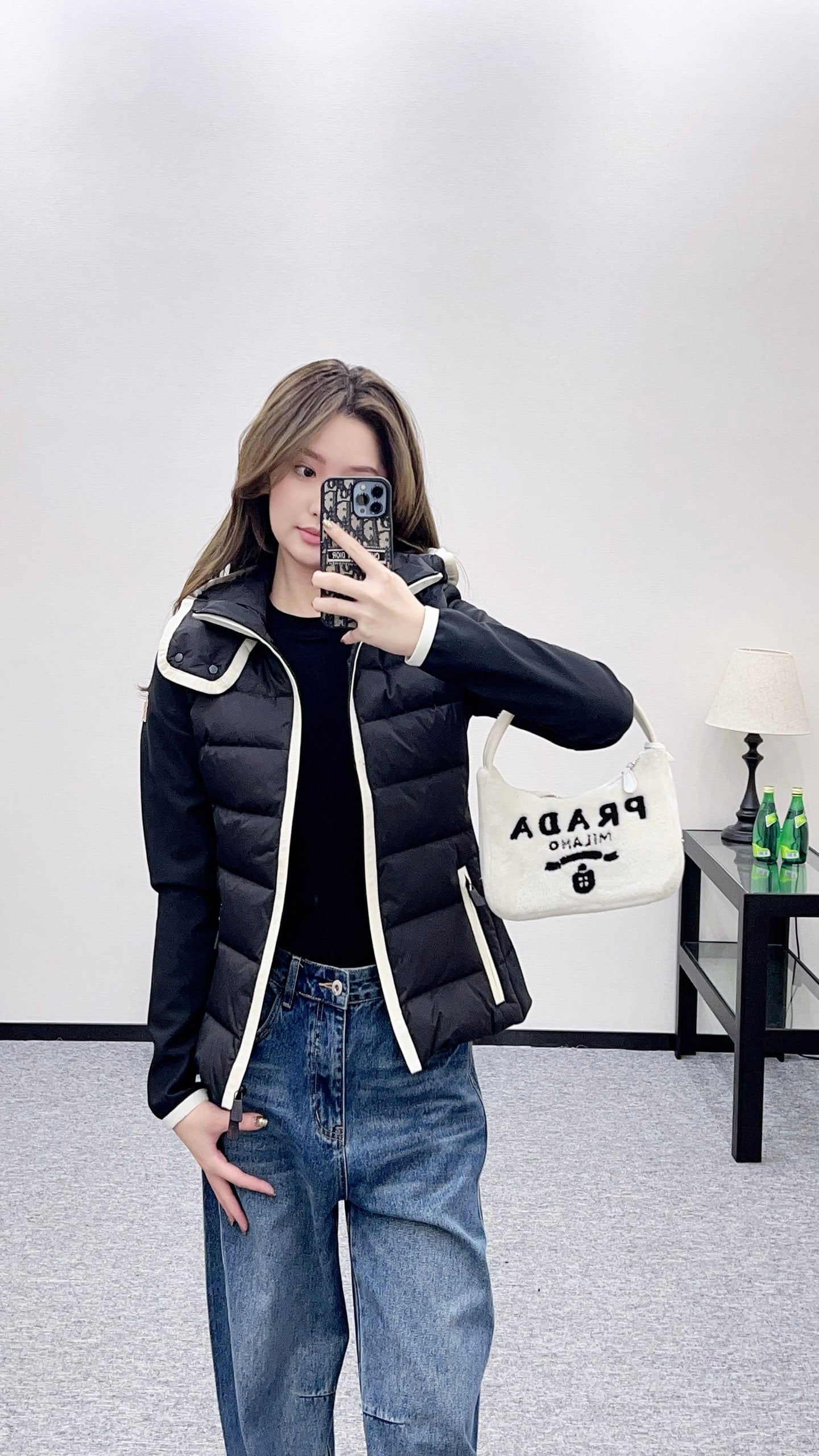 Mon 25 Rectangular embossed hooded down jacket