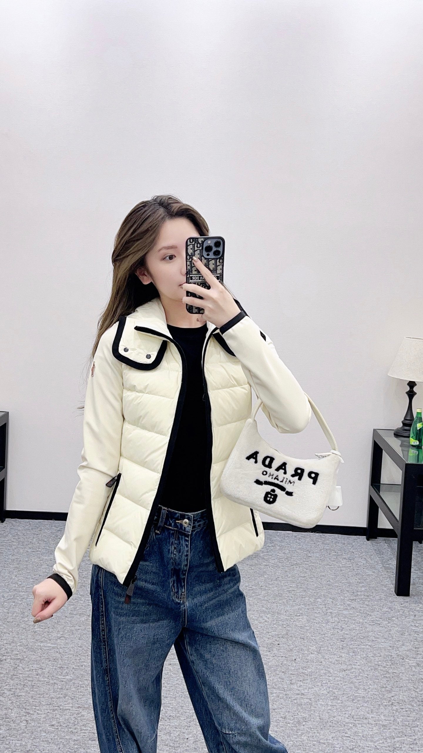Mon 25 Rectangular embossed hooded down jacket
