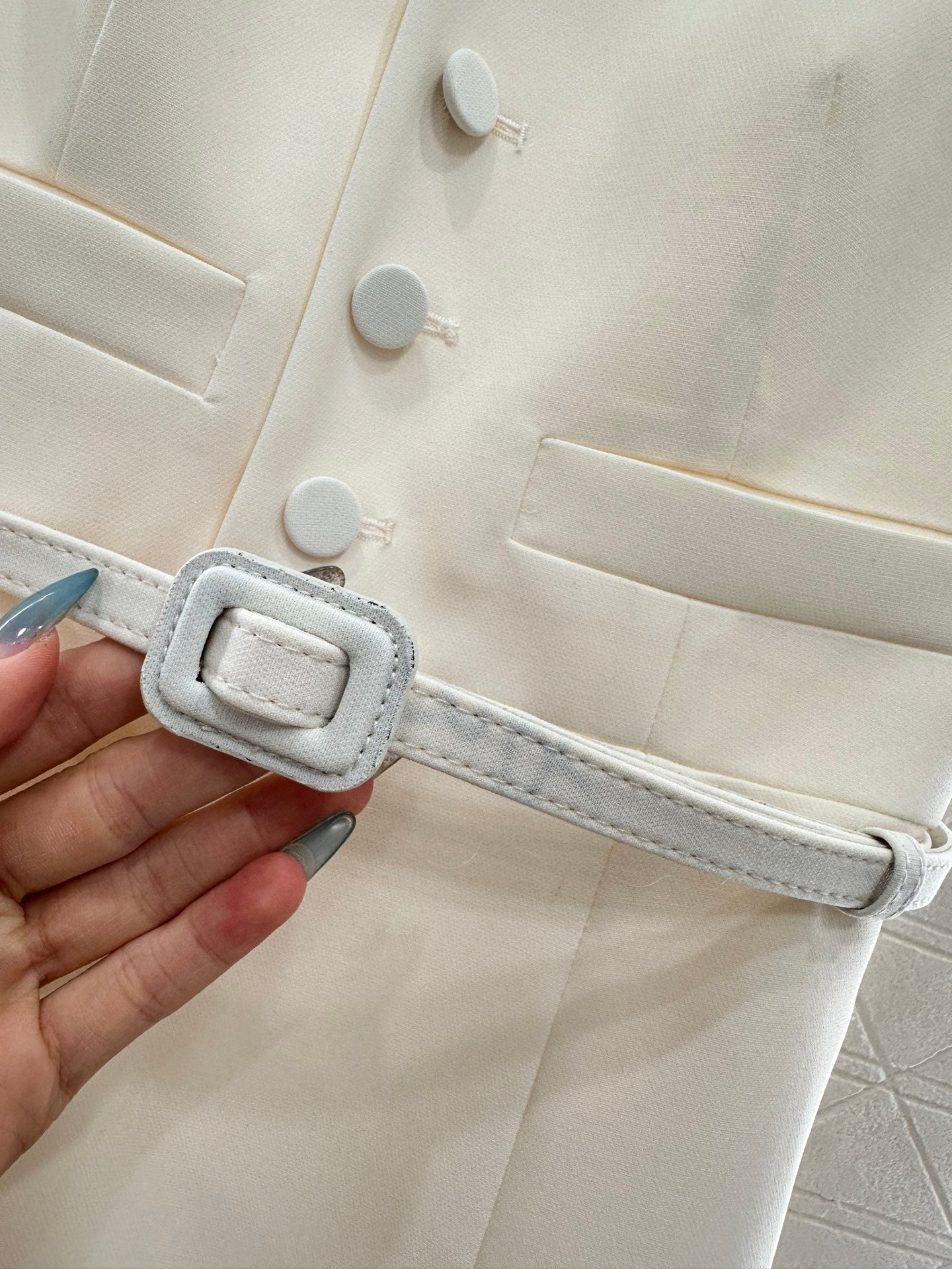 Di 25 belt dress