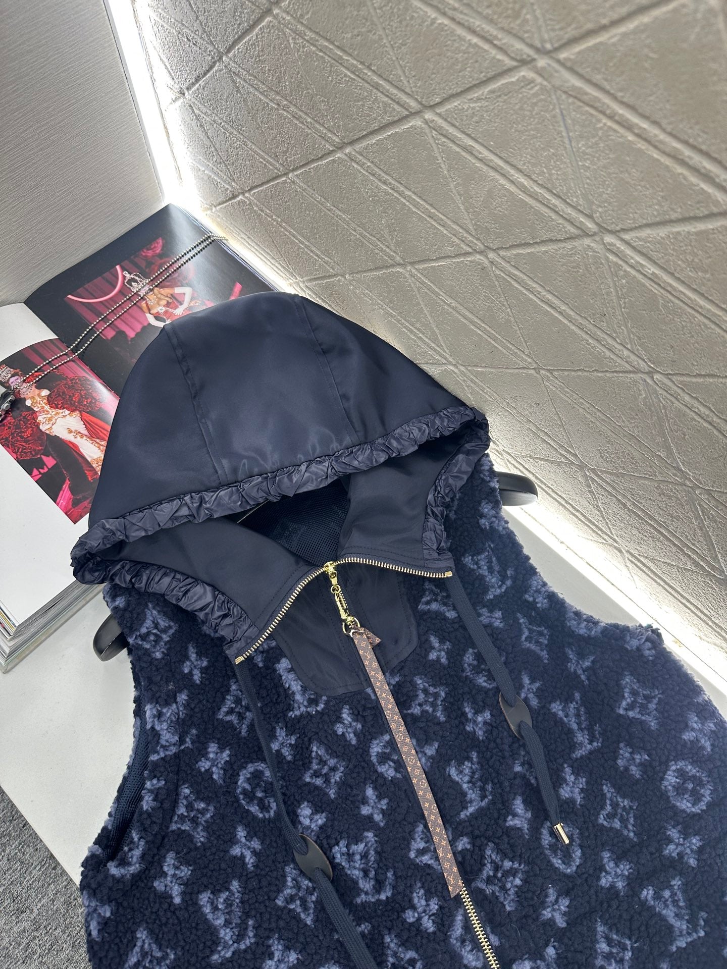 L 25 Hooded Teddy Sherpa Vest