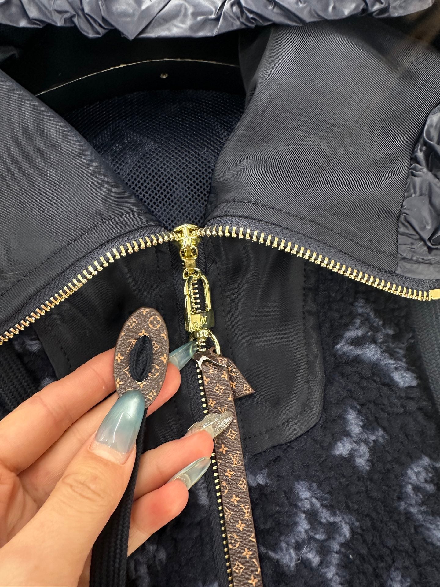 L 25 Hooded Teddy Sherpa Vest