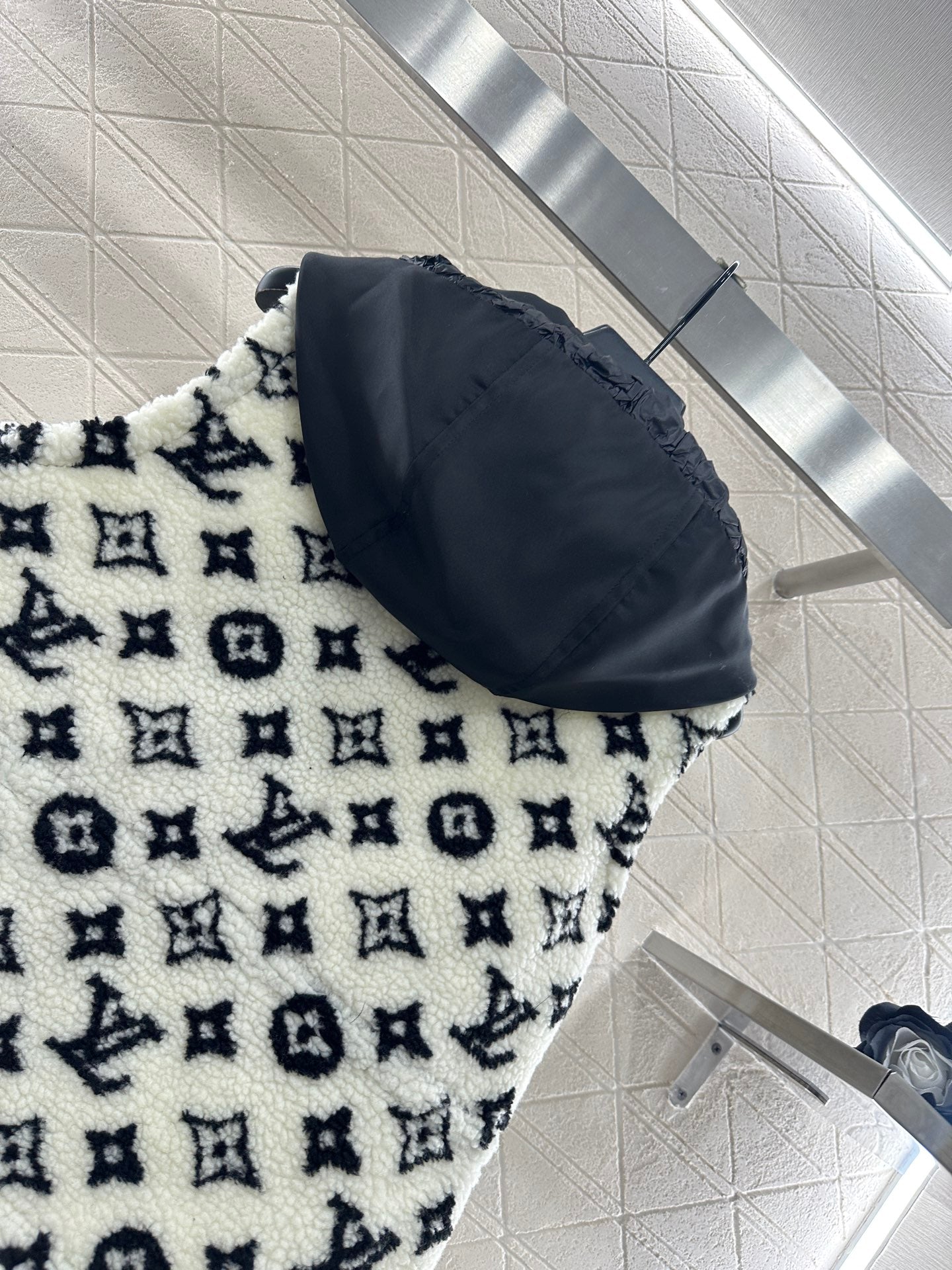 L 25 Hooded Teddy Sherpa Vest