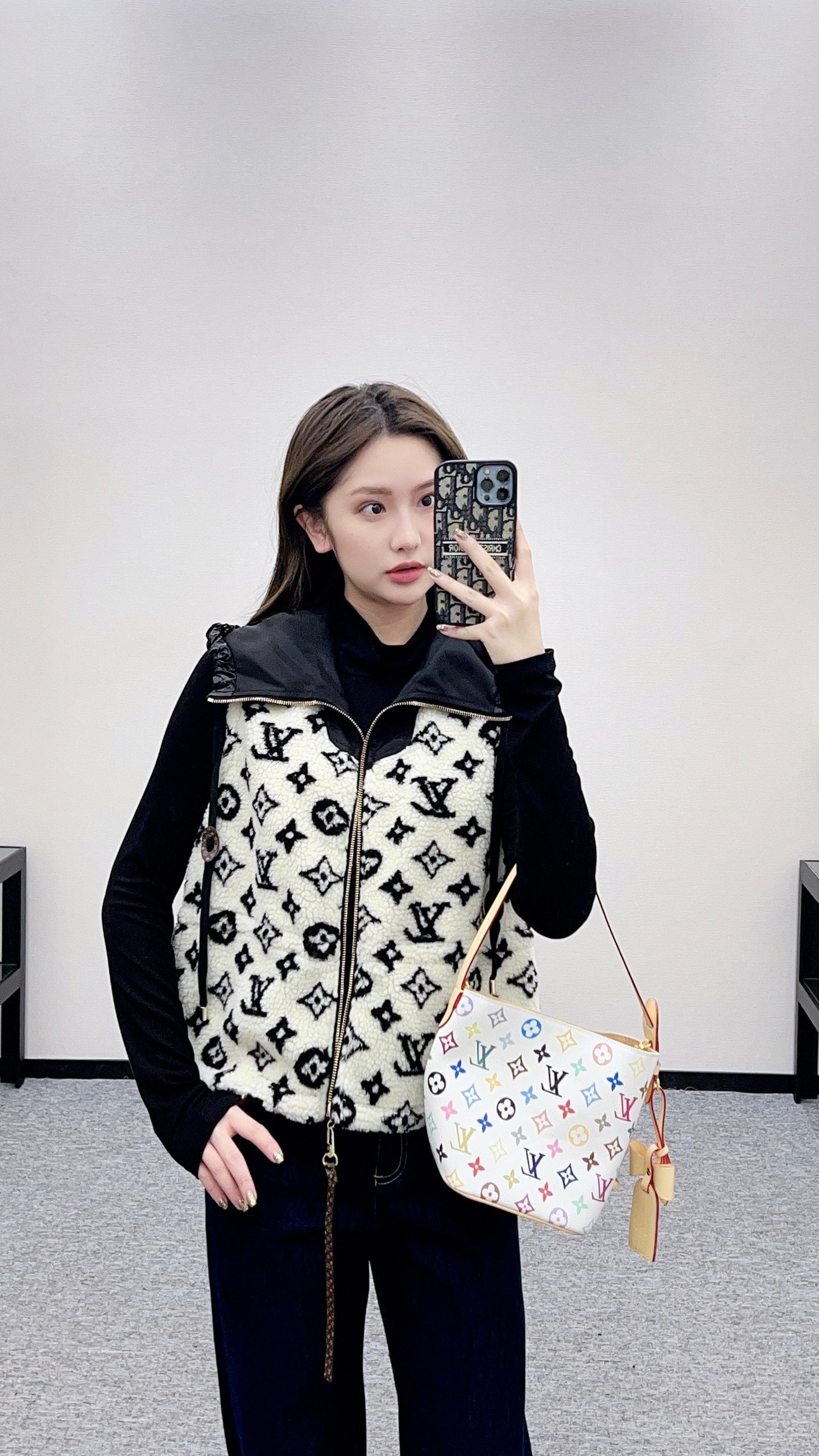 L 25 Hooded Teddy Sherpa Vest