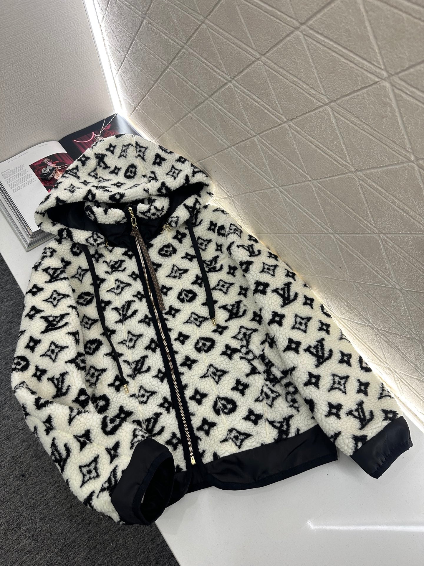 L 25 Hooded Teddy Sherpa Jacket
