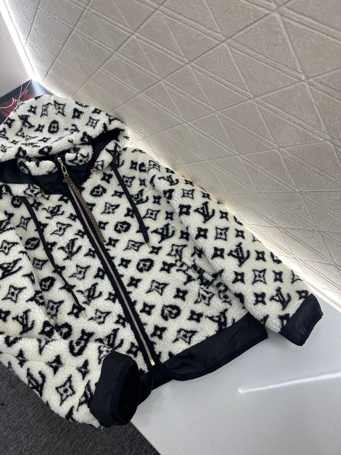 L 25 Hooded Teddy Sherpa Jacket