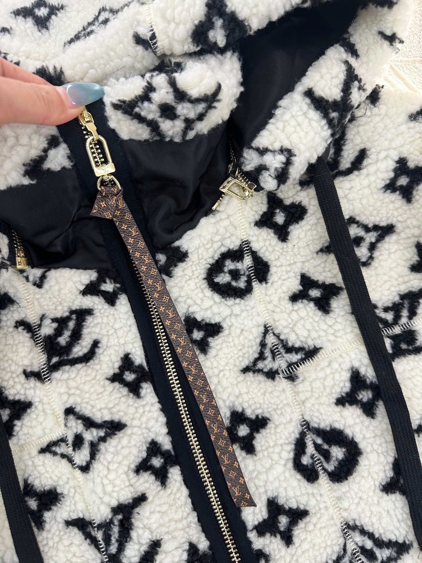 L 25 Hooded Teddy Sherpa Jacket