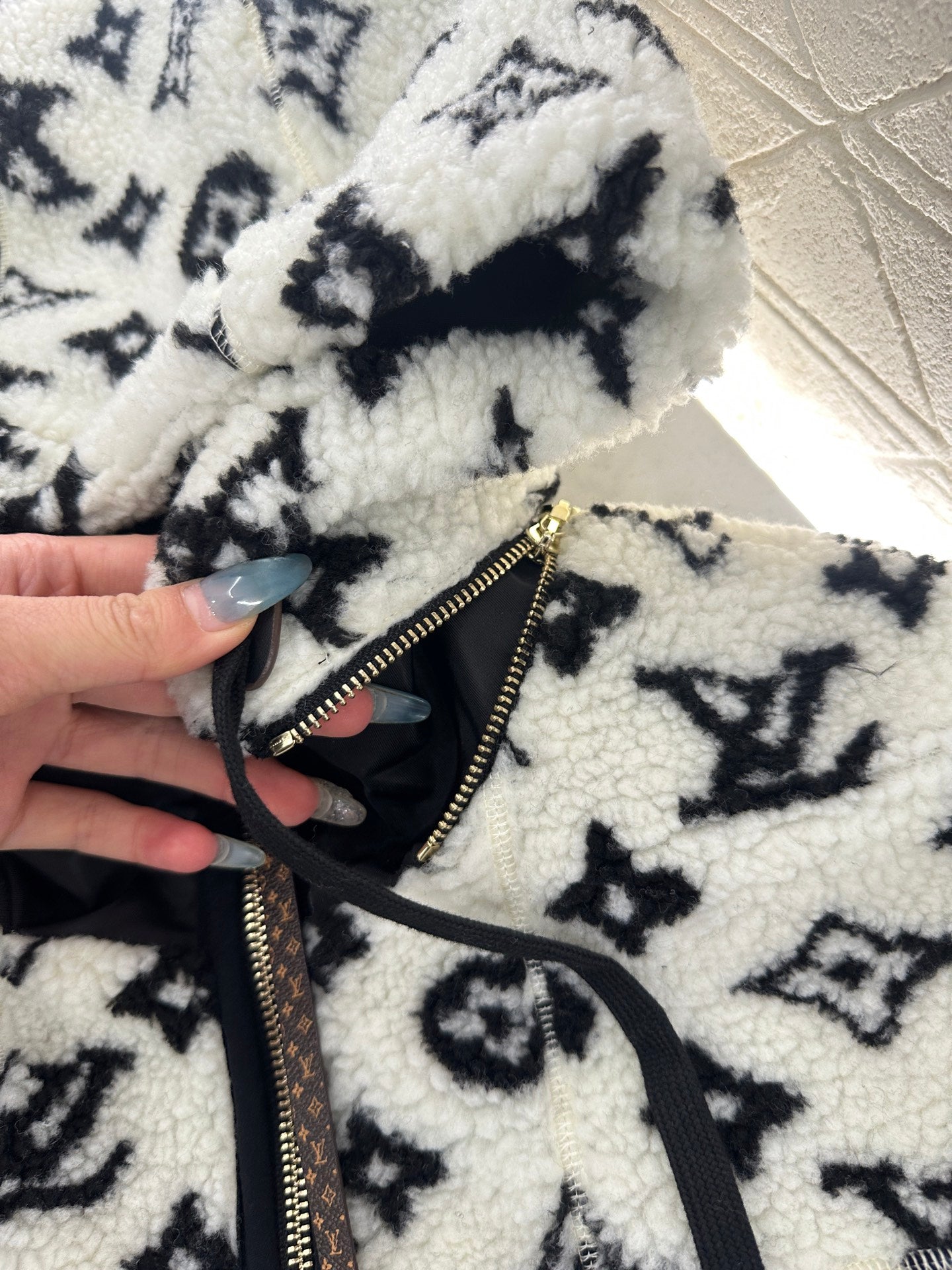L 25 Hooded Teddy Sherpa Jacket