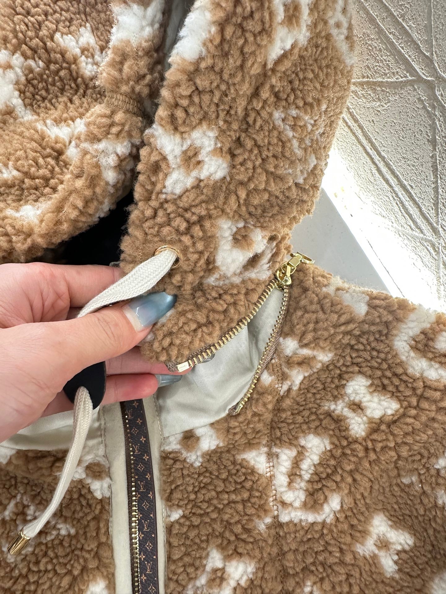 L 25 Hooded Teddy Sherpa Jacket