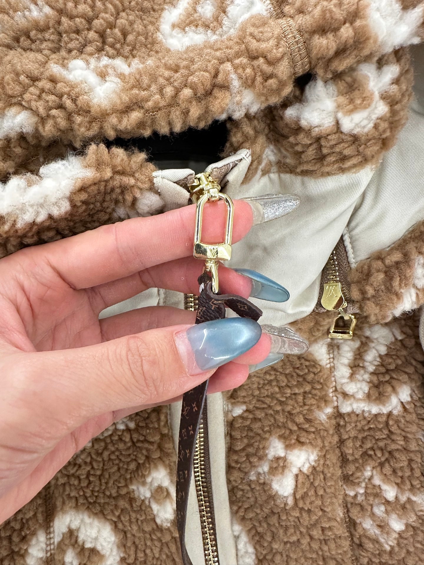 L 25 Hooded Teddy Sherpa Jacket