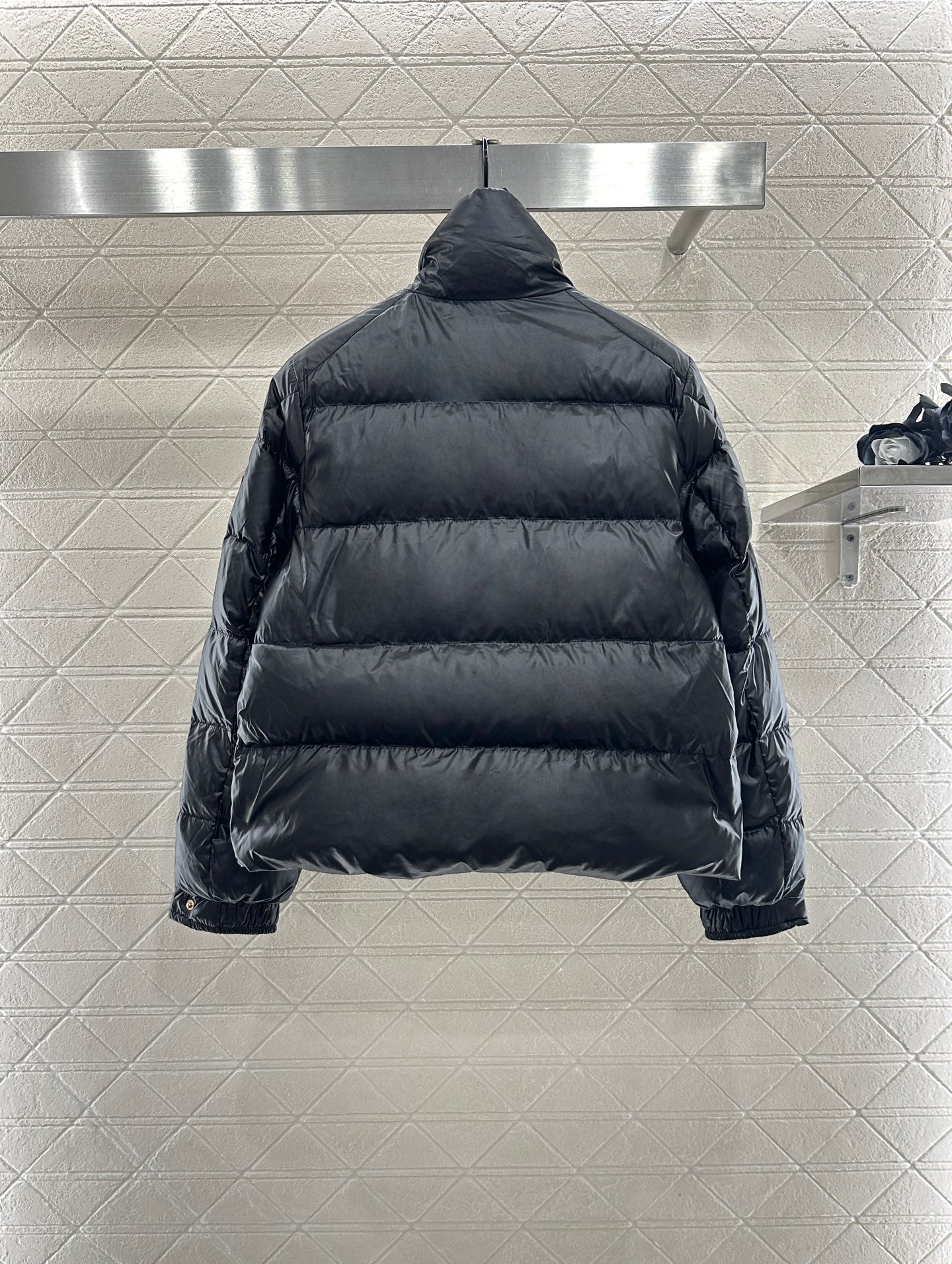 L 25 Rectangular embossed stand collar down jacket