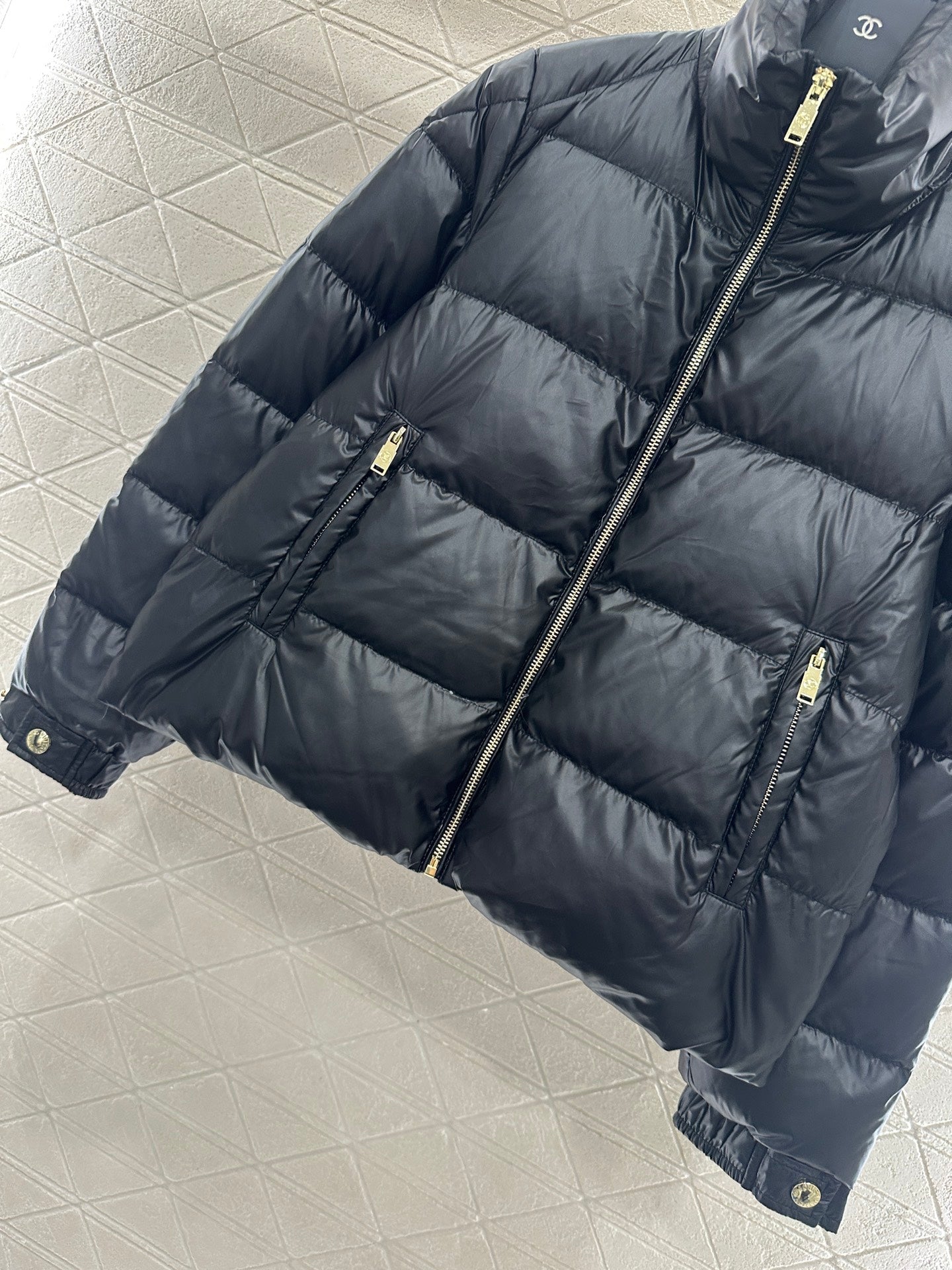 L 25 Rectangular embossed stand collar down jacket