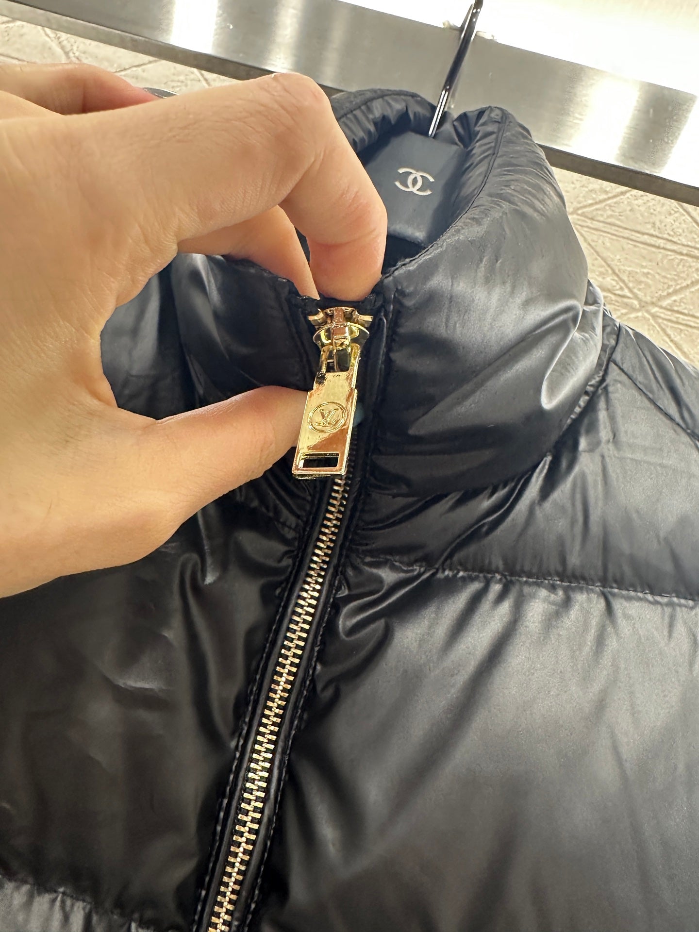 L 25 Rectangular embossed stand collar down jacket