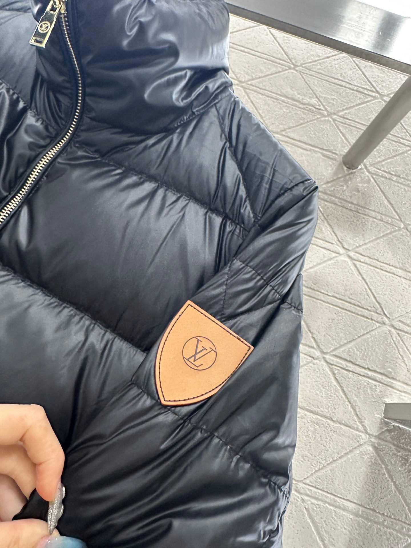 L 25 Rectangular embossed stand collar down jacket