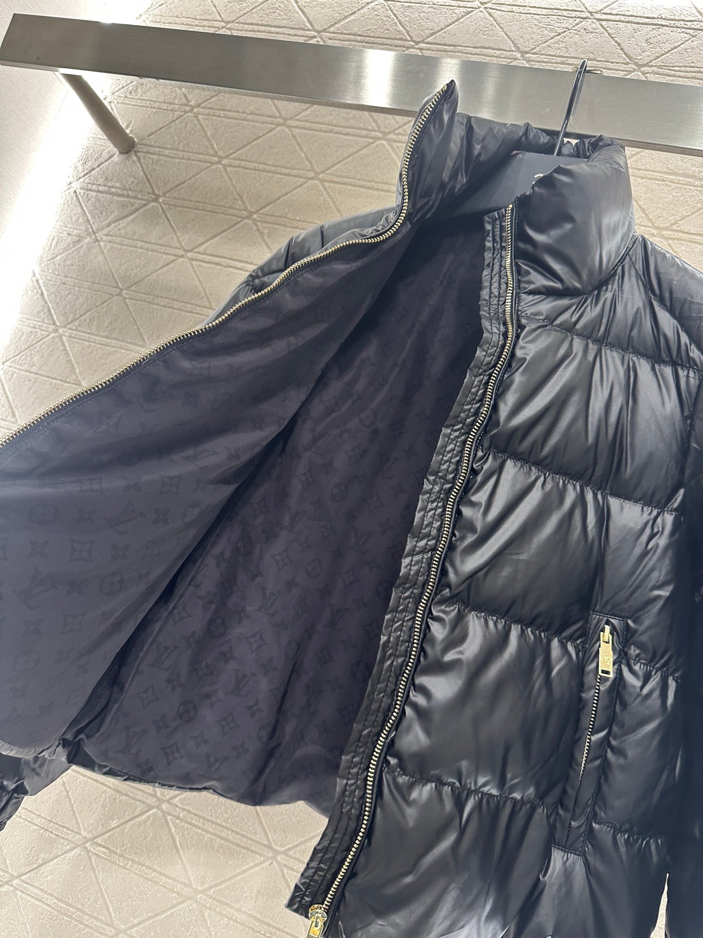 L 25 Rectangular embossed stand collar down jacket
