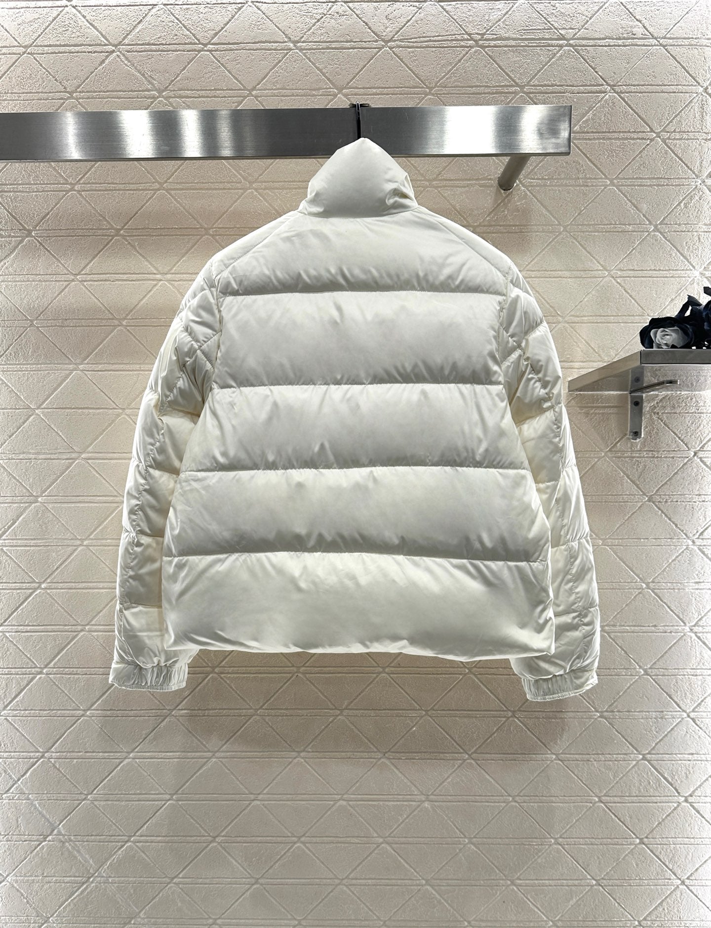 L 25 Rectangular embossed stand collar down jacket