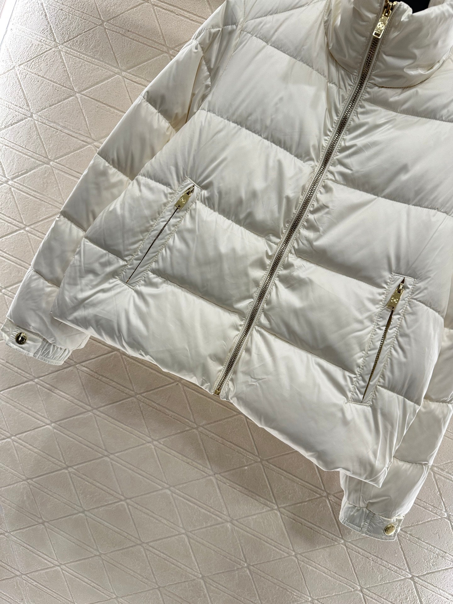 L 25 Rectangular embossed stand collar down jacket