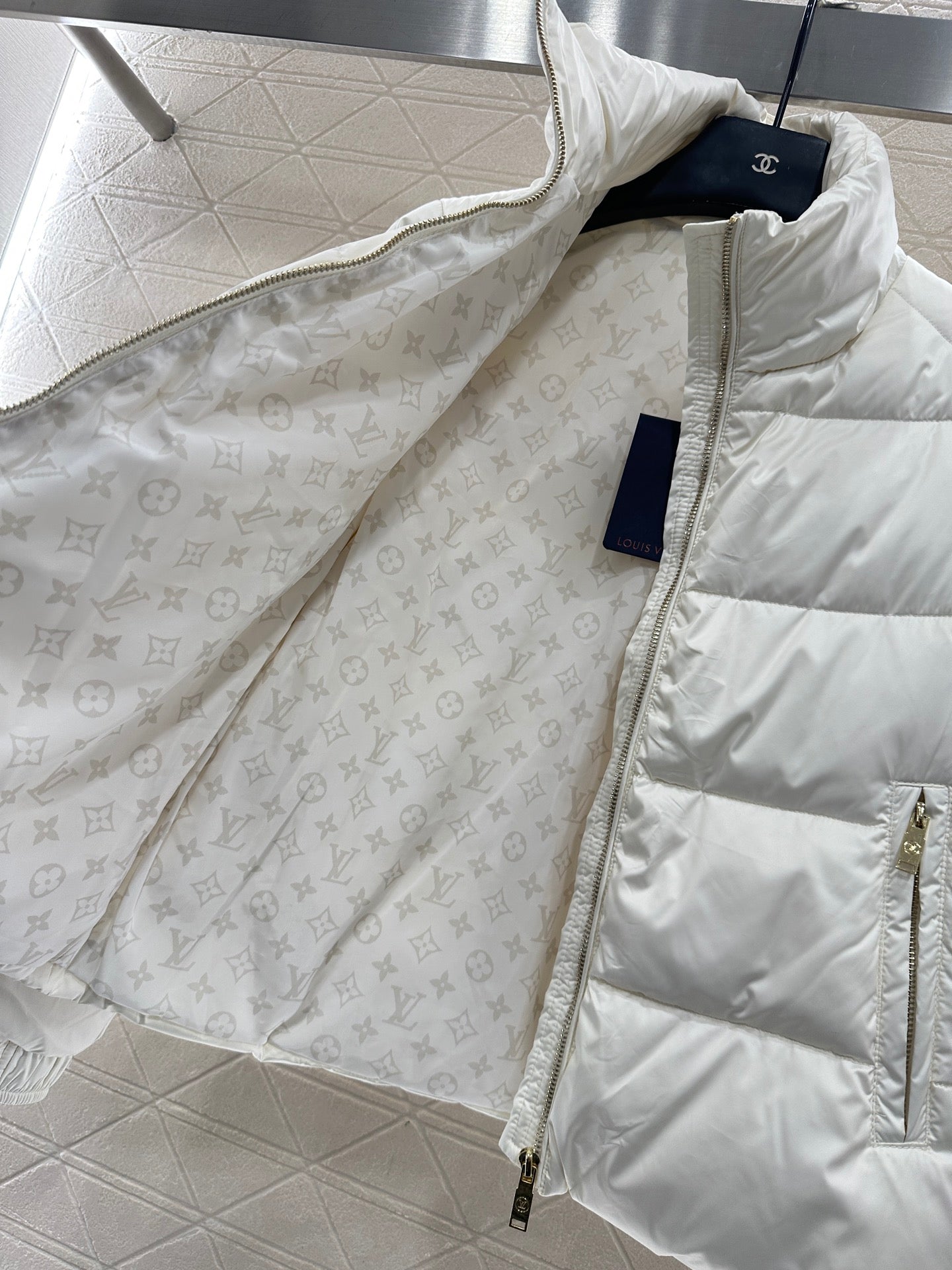L 25 Rectangular embossed stand collar down jacket