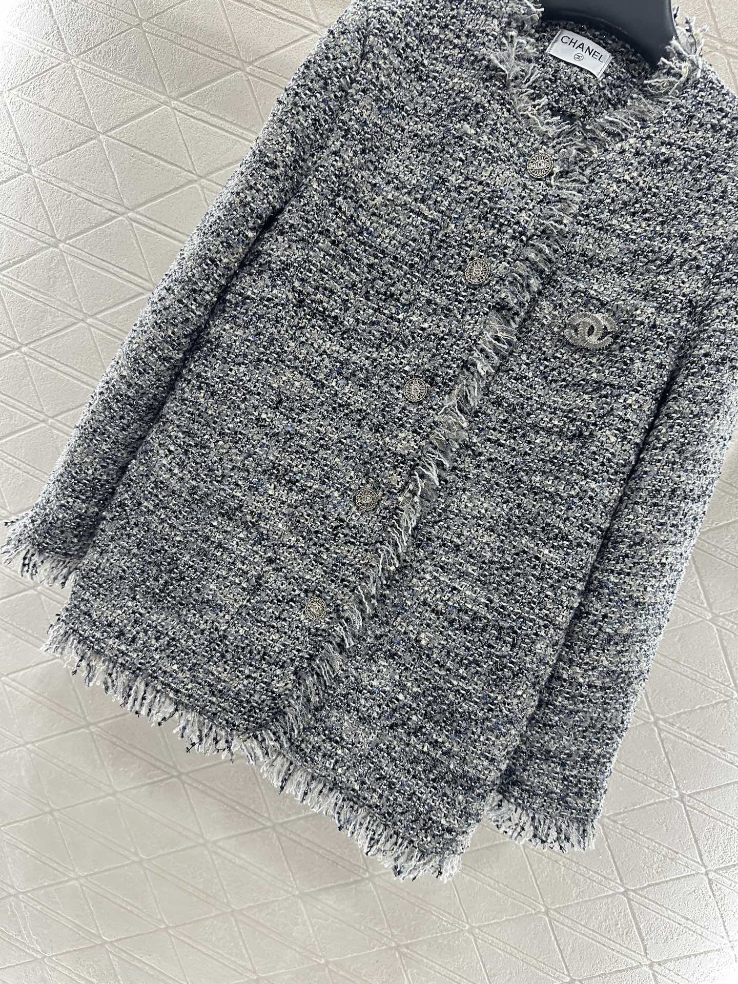 C 25 Fringed quilted wool coat