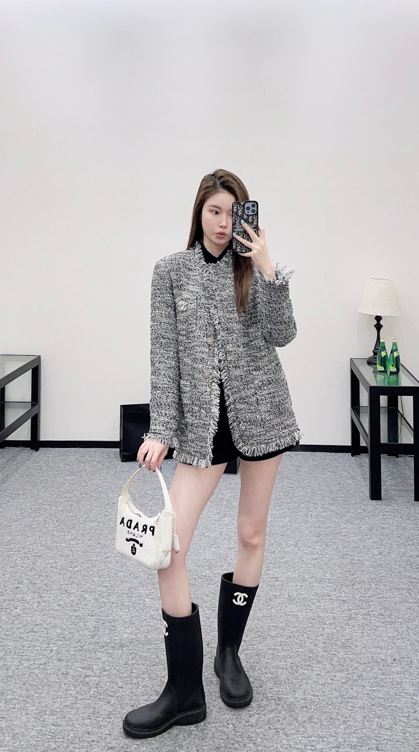 C 25 Fringed quilted wool coat