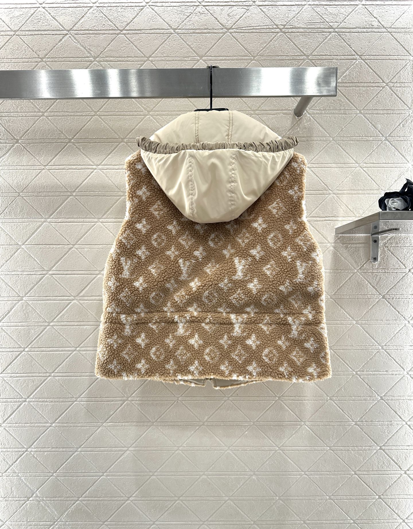 L 25 Hooded Teddy Sherpa Vest