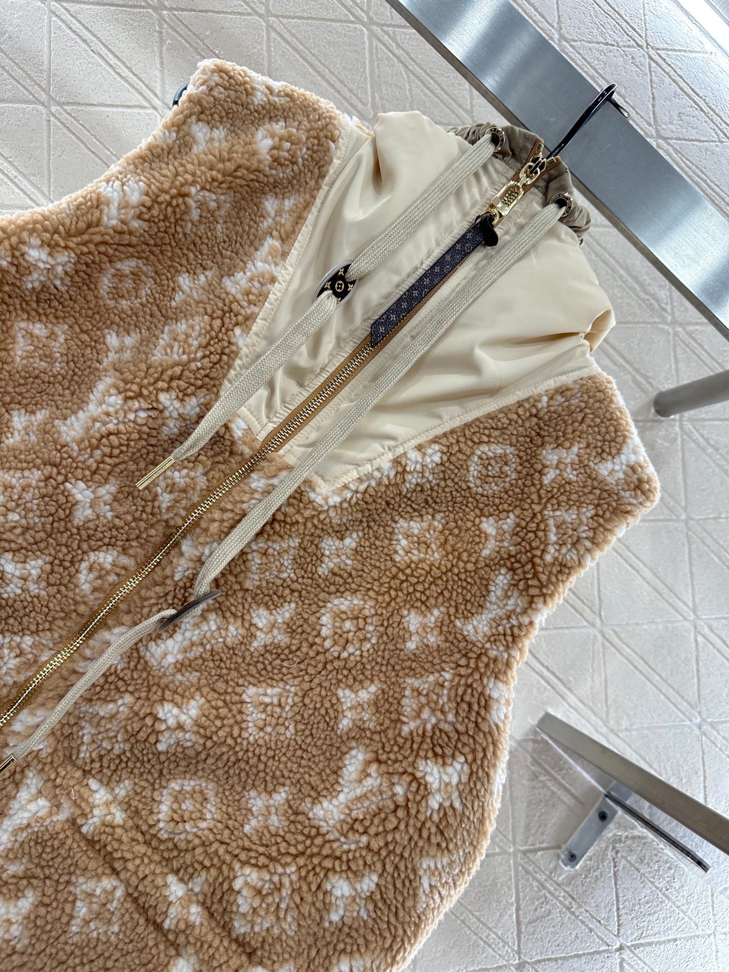L 25 Hooded Teddy Sherpa Vest