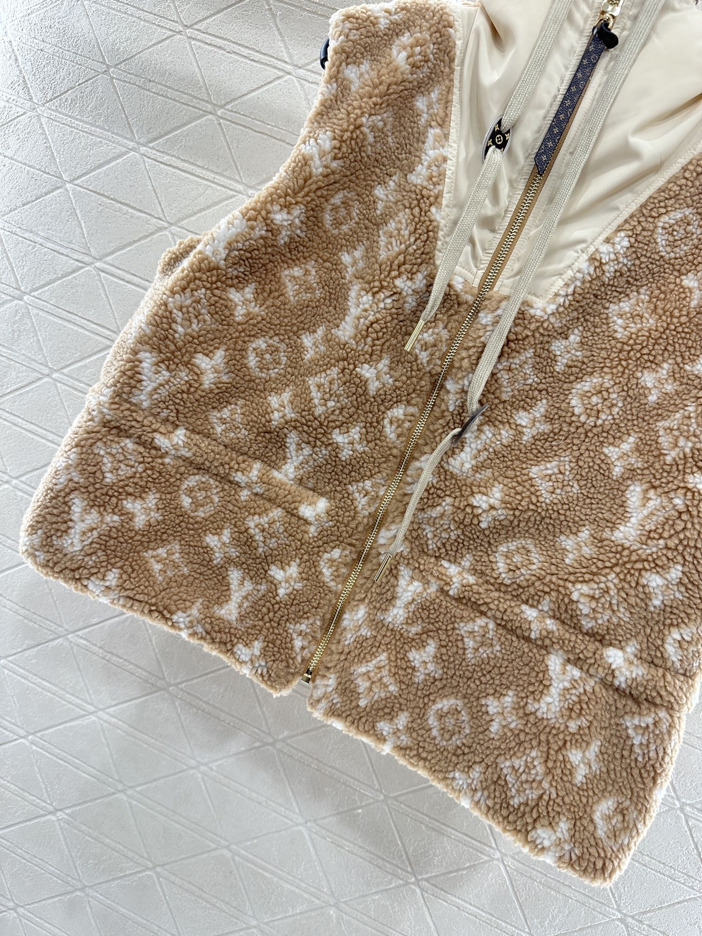 L 25 Hooded Teddy Sherpa Vest