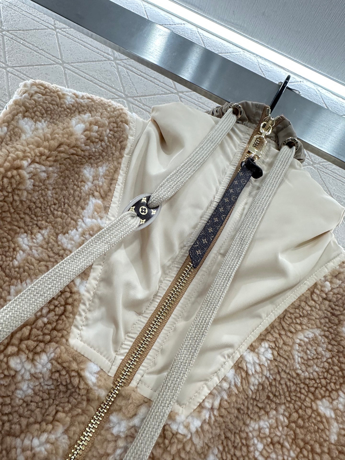 L 25 Hooded Teddy Sherpa Vest