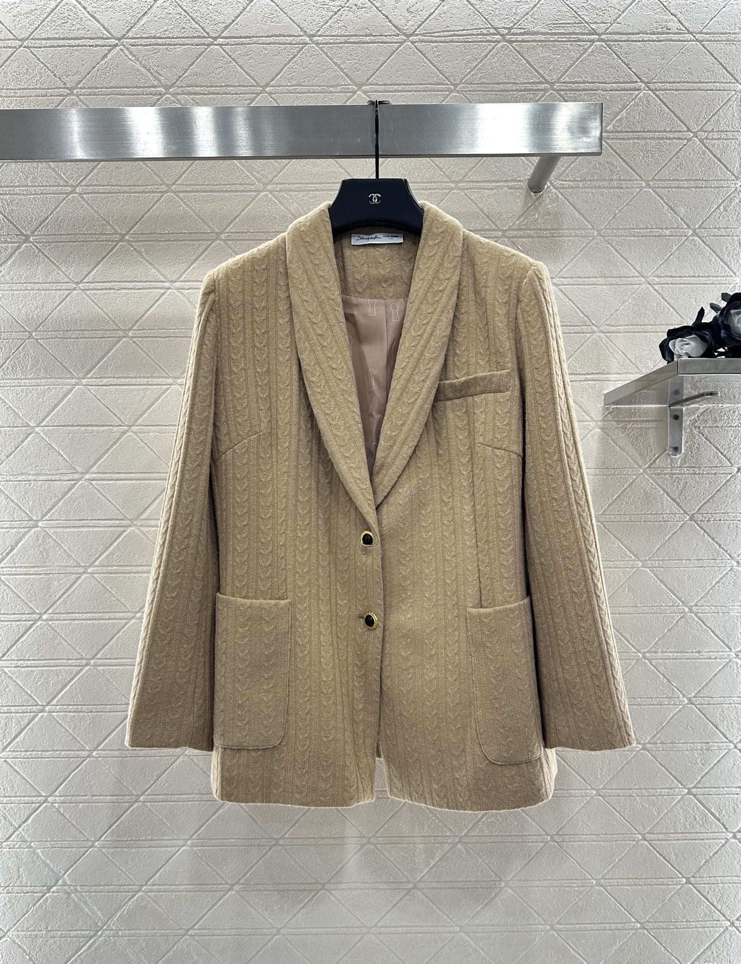 sc 25 Knitted cable-knit wool blazer