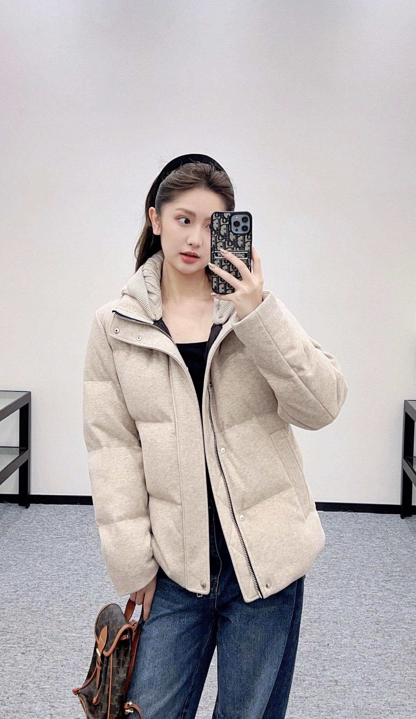 Bru 25 Rectangular embossed hooded down jacket